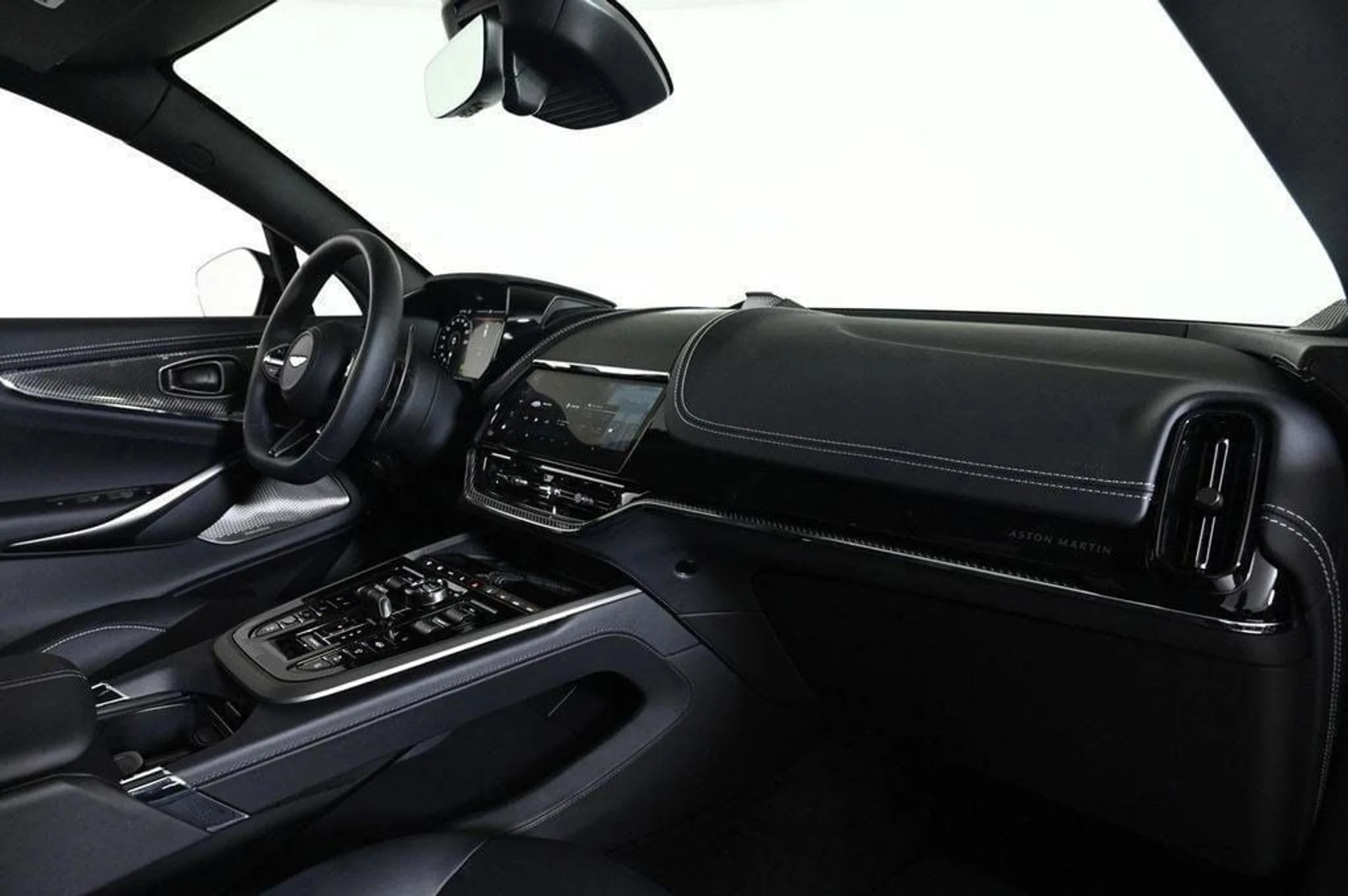 mph015_1769106193_new_2025_aston_martin_dbx_707awd_11350_22854626_15_1024_849487f172