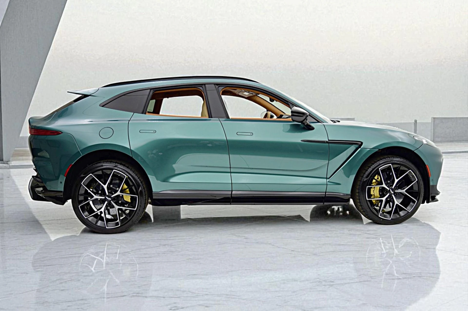 mph015_1774527307_New_2025_Aston_Martin_DBX_707_52dc030c76
