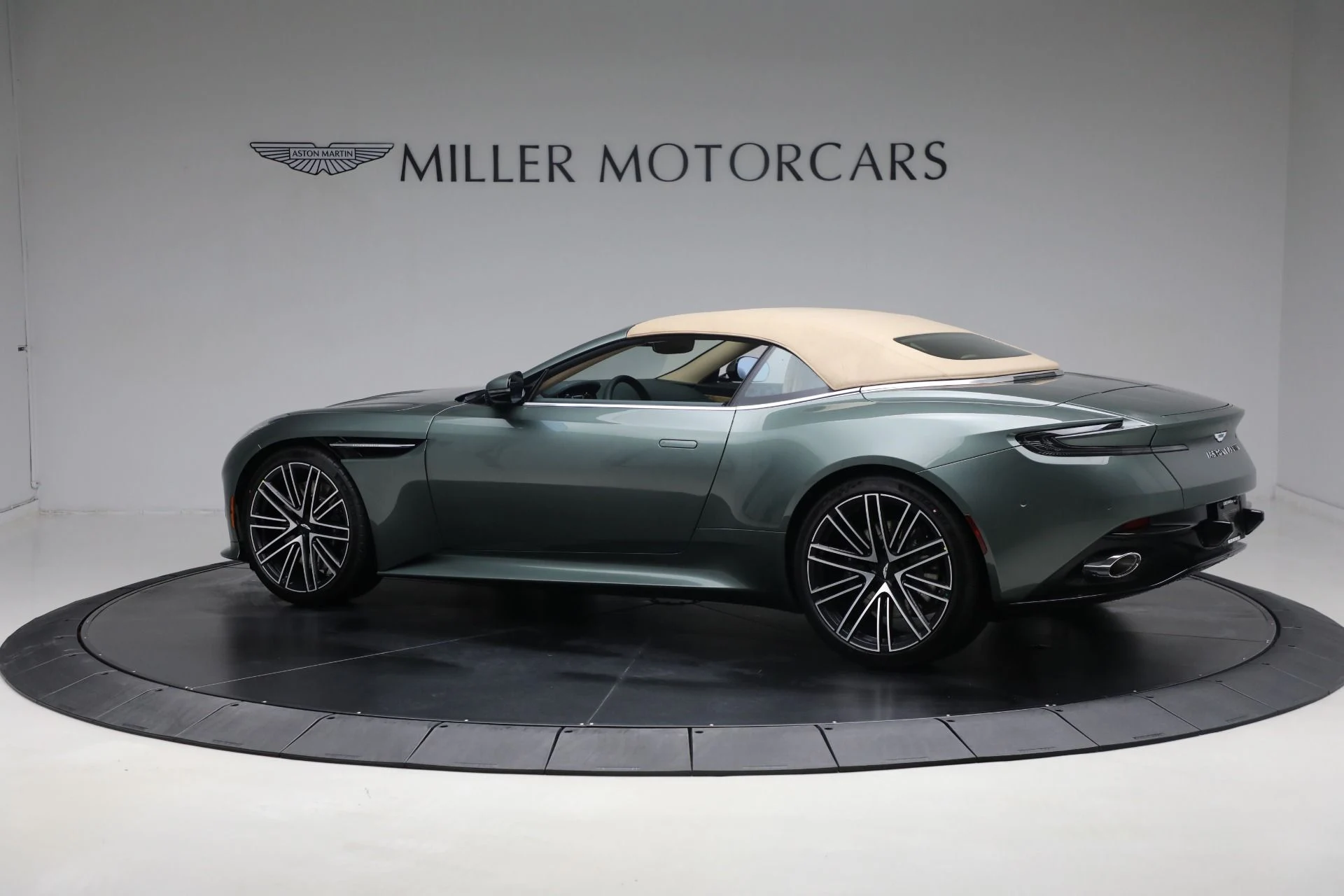 mph015_1784748218_New_2025_Aston_Martin_DB_12_Volante_c3ce669f31