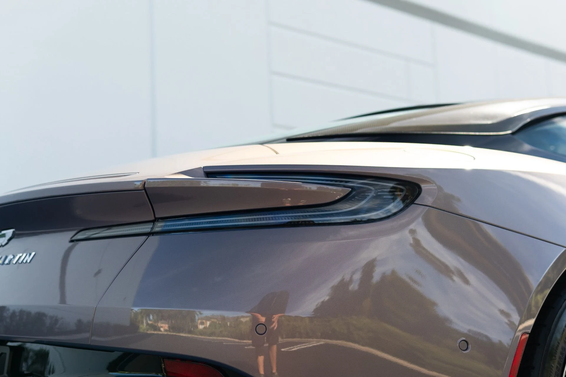 mph015_1795575301_Used_2023_Aston_Martin_DB_11_V8_1765580220_3538919acd