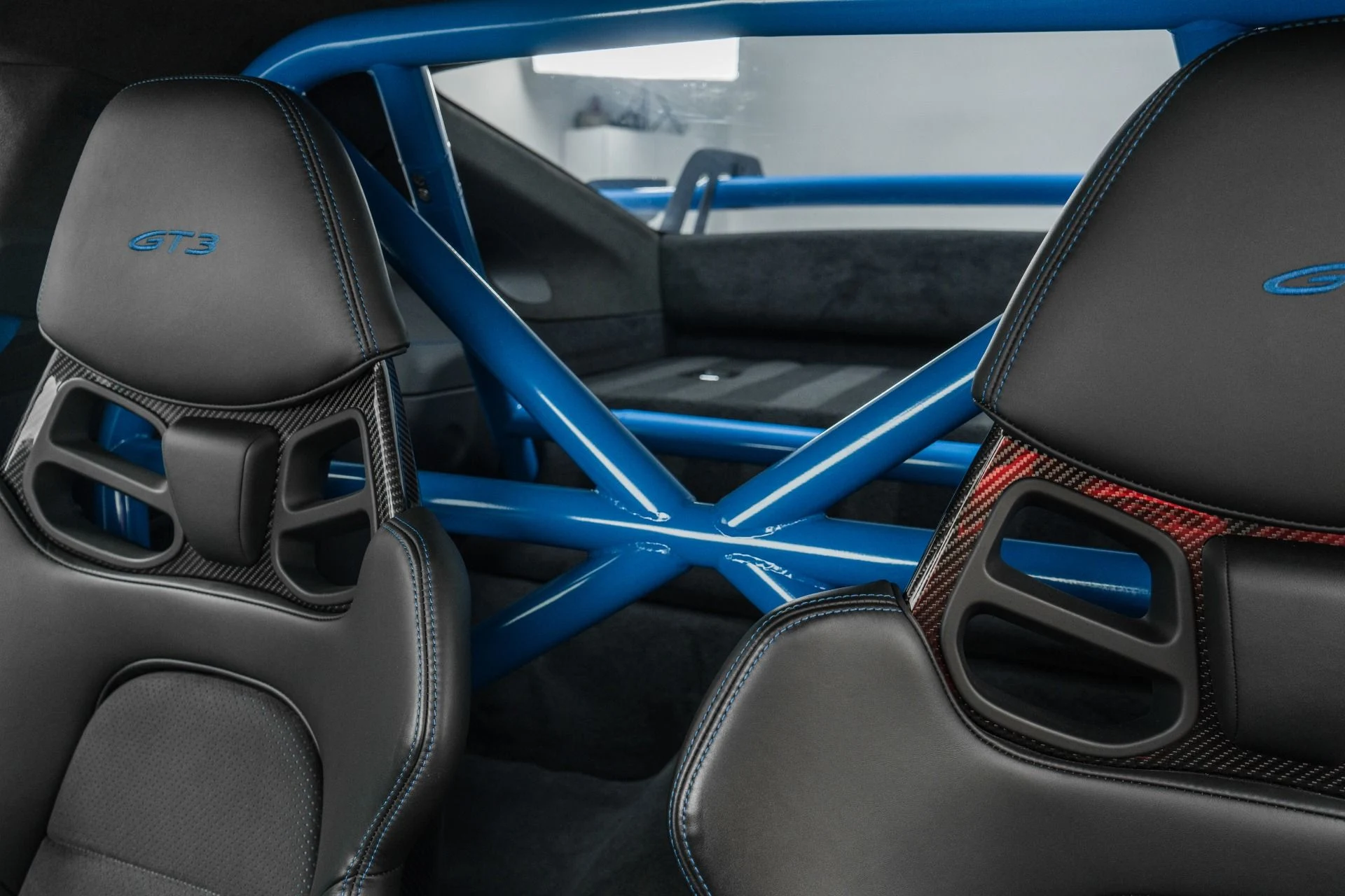 mph015_17956925_Used_2022_Porsche_911_GT_3_Carbon_Buckets_Blue_Stitching_and_Belts_1768487811_9fd7a35a5f