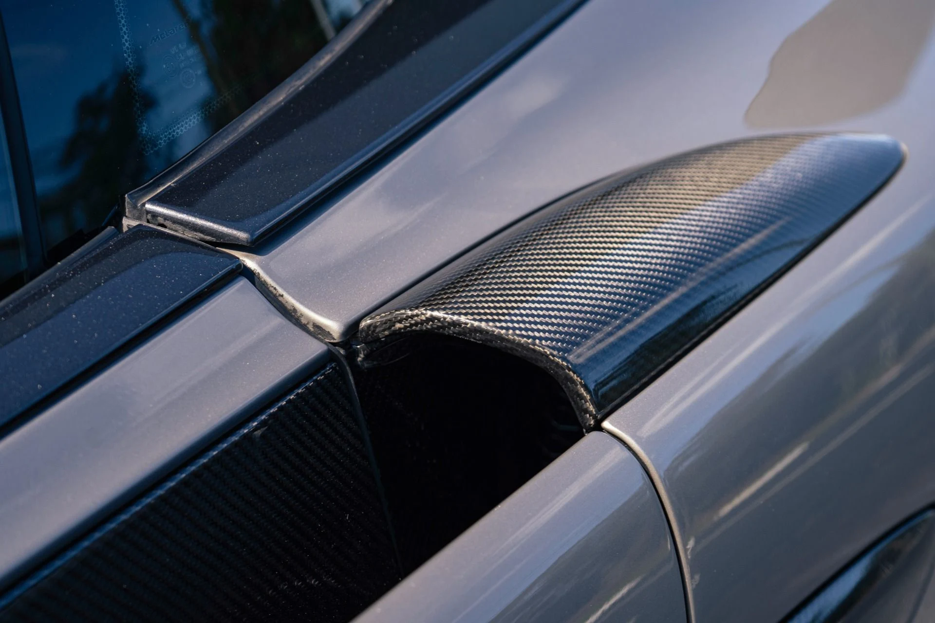 mph015_1796292608_Used_2016_Mc_Laren_570_S_Full_Exterior_Carbon_Packs_1788045372_78f4f33385