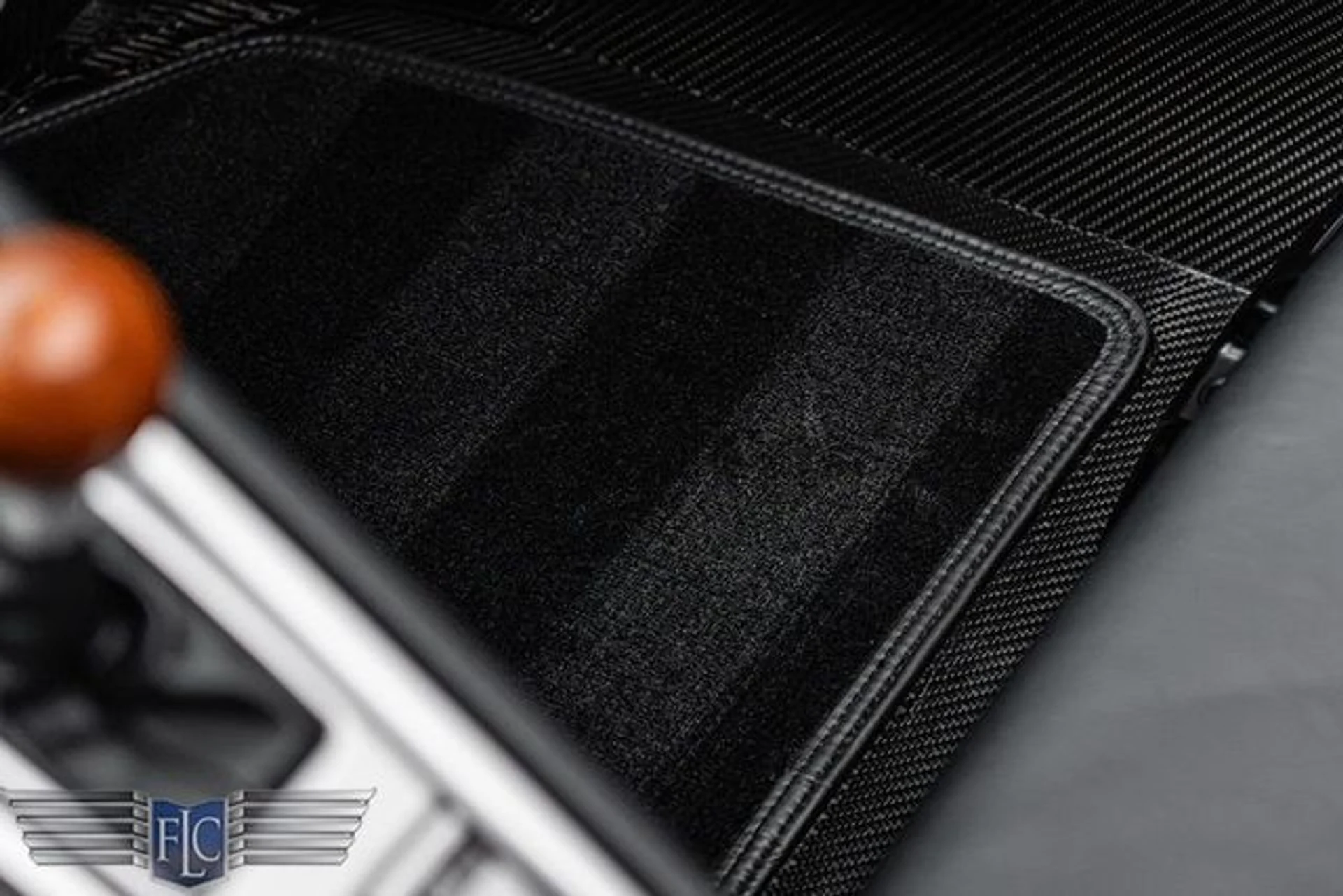 mph015_1801069149_used_2005_porsche_carrera_gt_2drcarrera_9689_23058550_20_640_2f75da9fdf