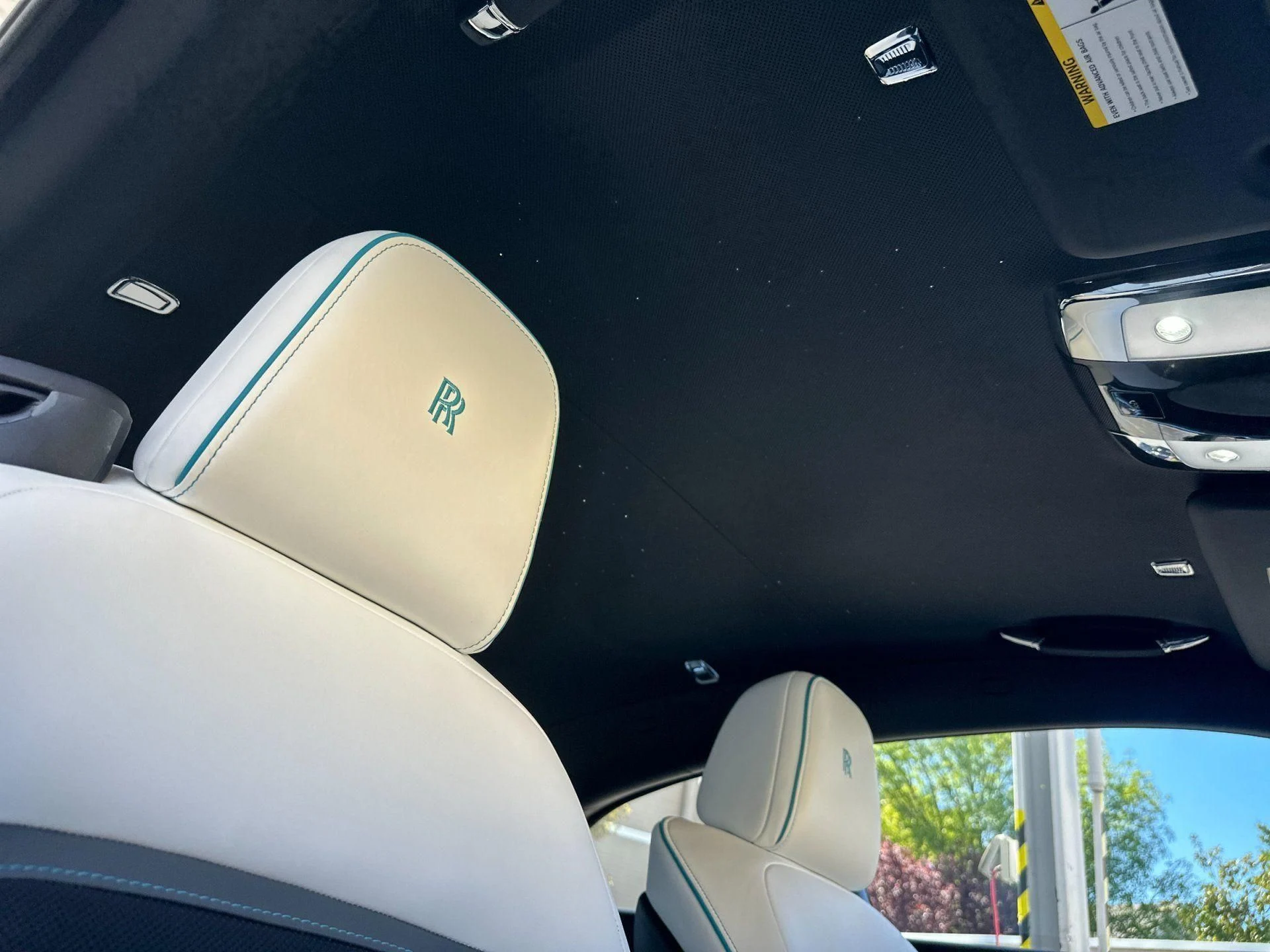 mph015_1802442400_New_2026_Rolls_Royce_Spectre_Black_Badge_1773996537_870c3cb0f5