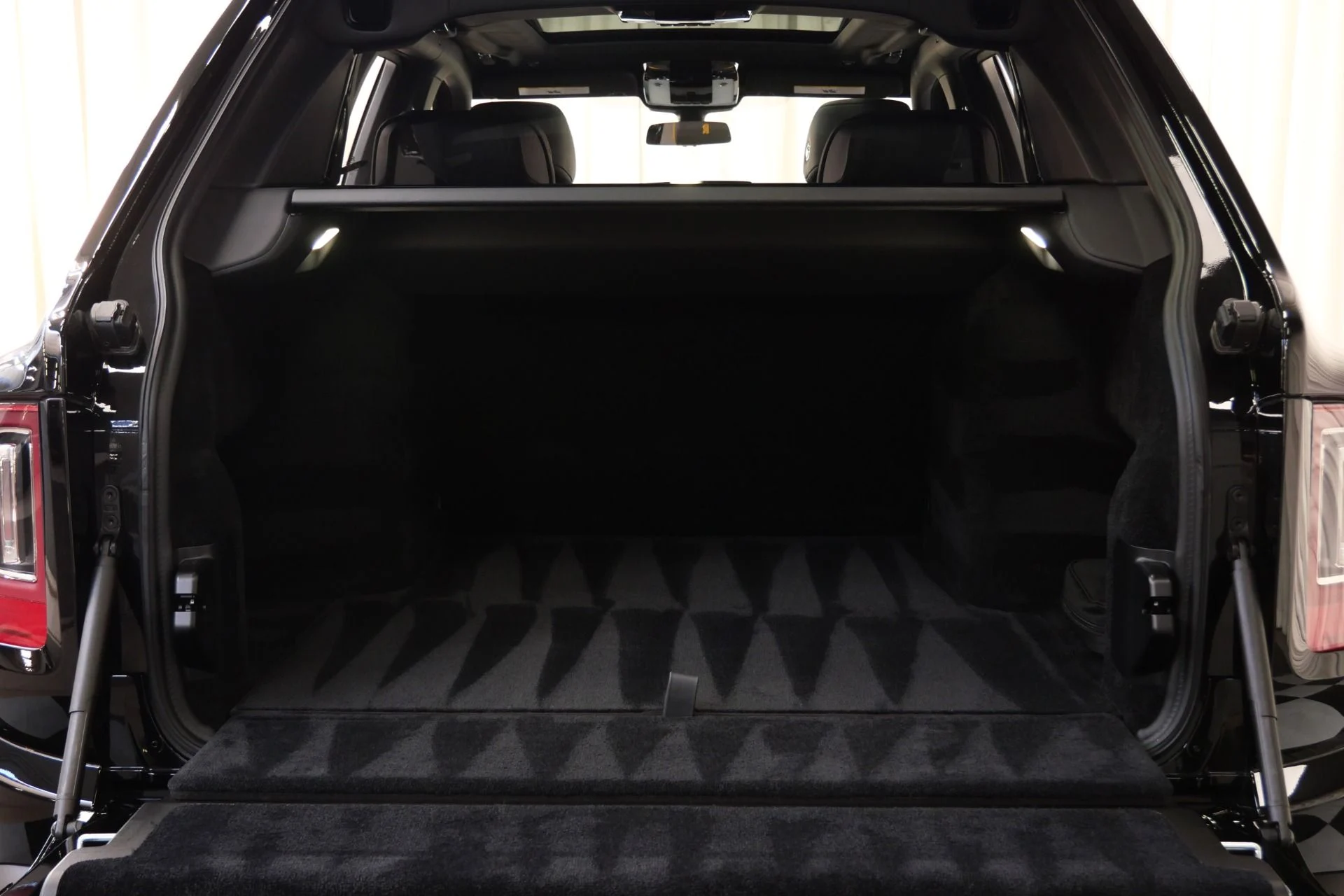 mph015_1803453109_Used_2023_Rolls_Royce_Cullinan_Black_Badge_Rear_Seat_Entertainment_Bespoke_Audio_Panoramic_Roof_1785862413_5b2a0a561f