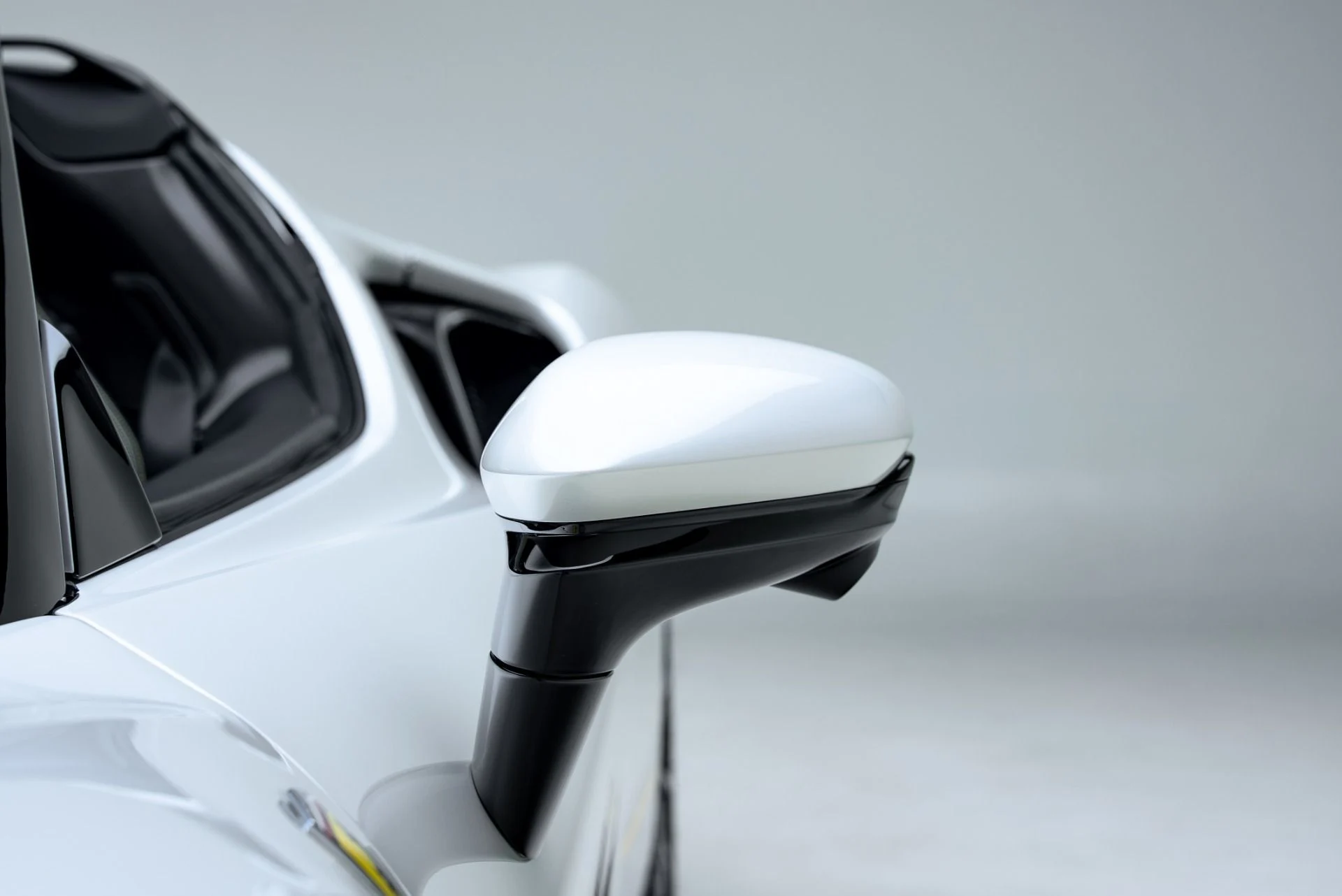 mph015_1804963376_Used_2024_Ferrari_SF_90_Spider_1777485078_19f9d540ee