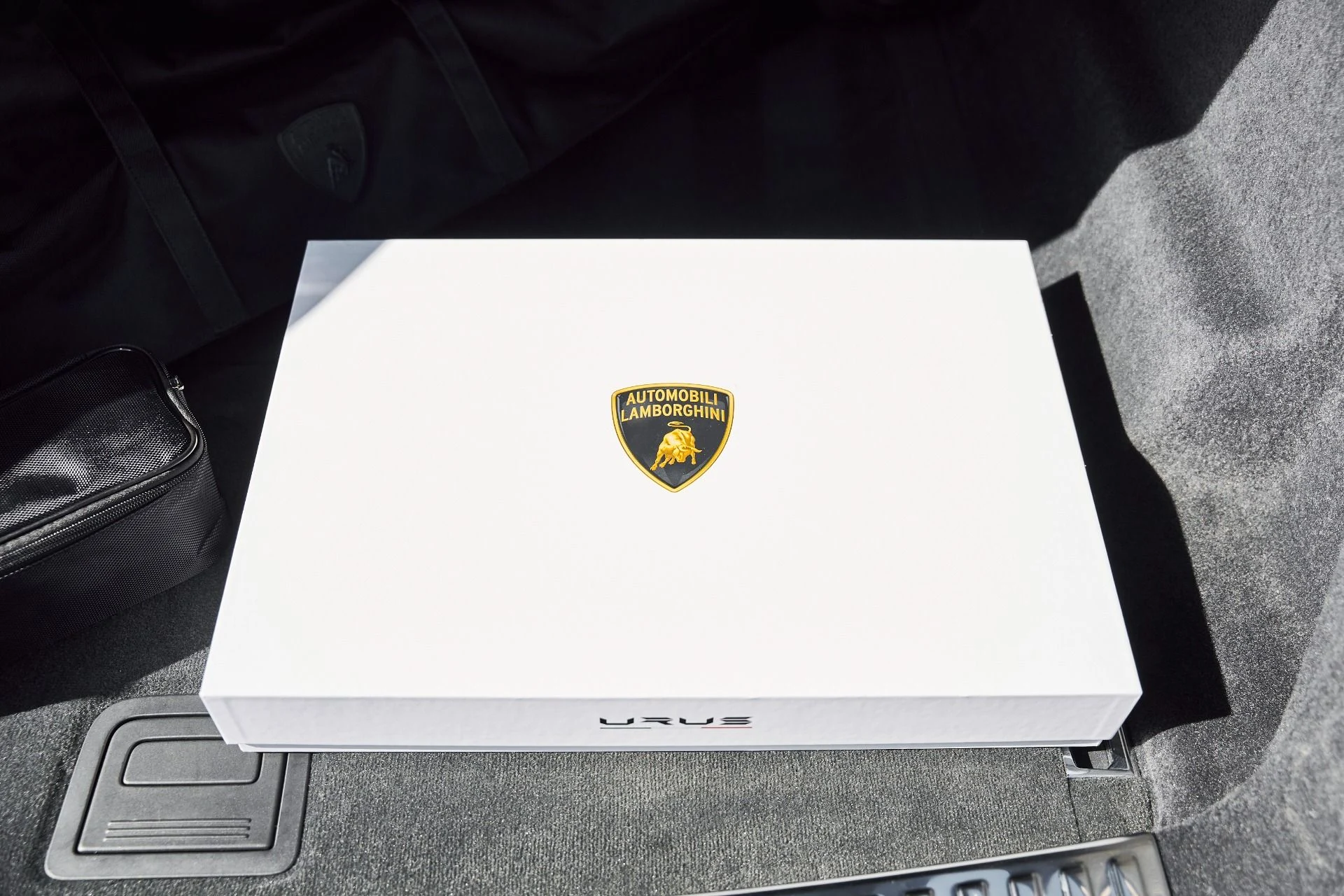 mph015_1806578554_Used_2024_Lamborghini_Urus_S_1770085833_1af9ea6de2