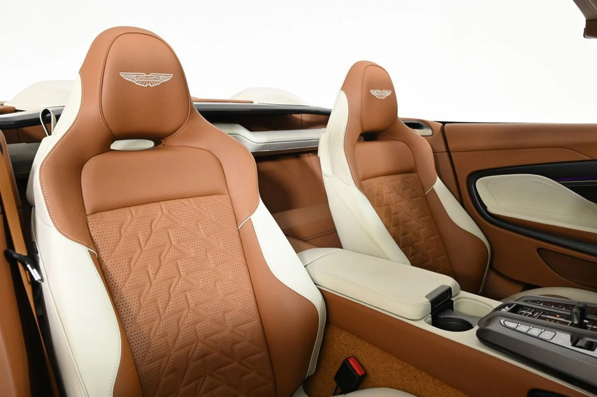 mph015_1806673929_new_2026_aston_martin_vanquish_volante_11350_22936963_15_1024_d8c6df5af3