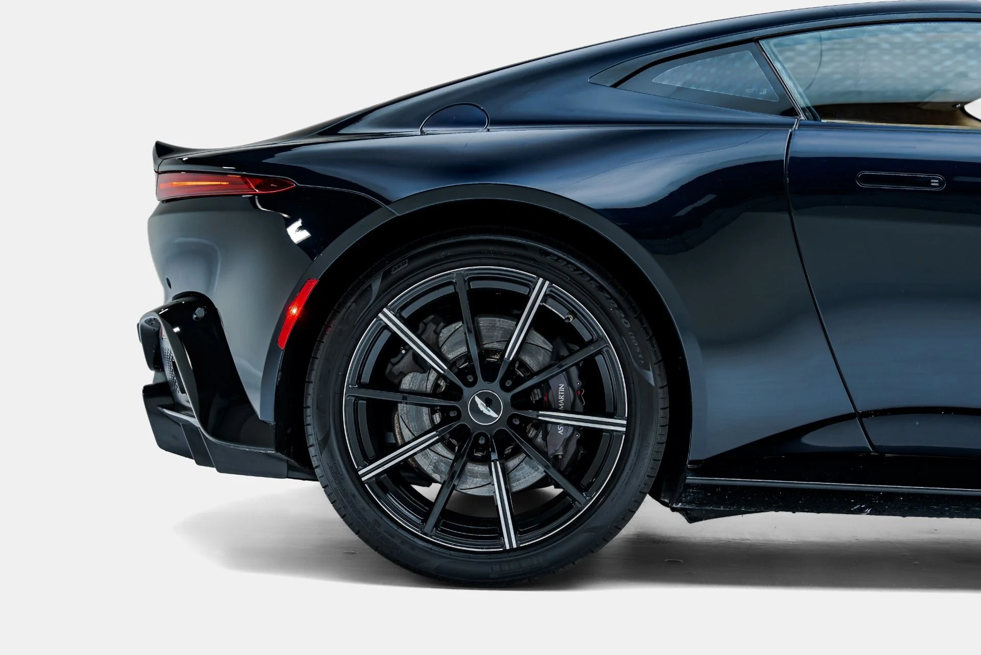 mph015_1806712642_Used_2019_Aston_Martin_Vantage_1793290905_78e7d713b9