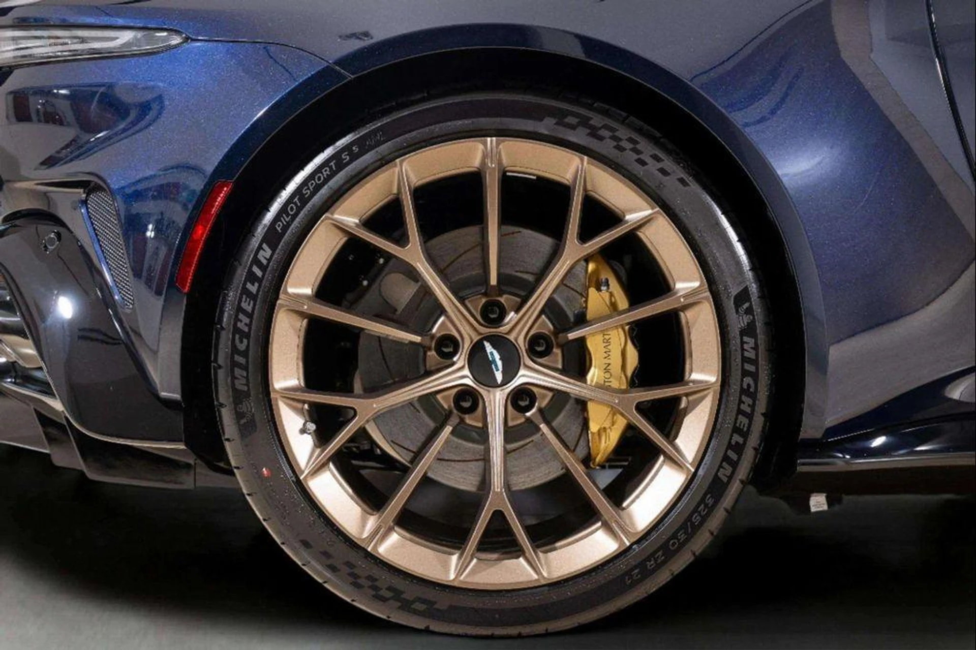 mph015_1812573663_s_Qk_B2qu945_ED_8_D_Xk_GP_Wn8y_O_Fw_E_e860750a5a