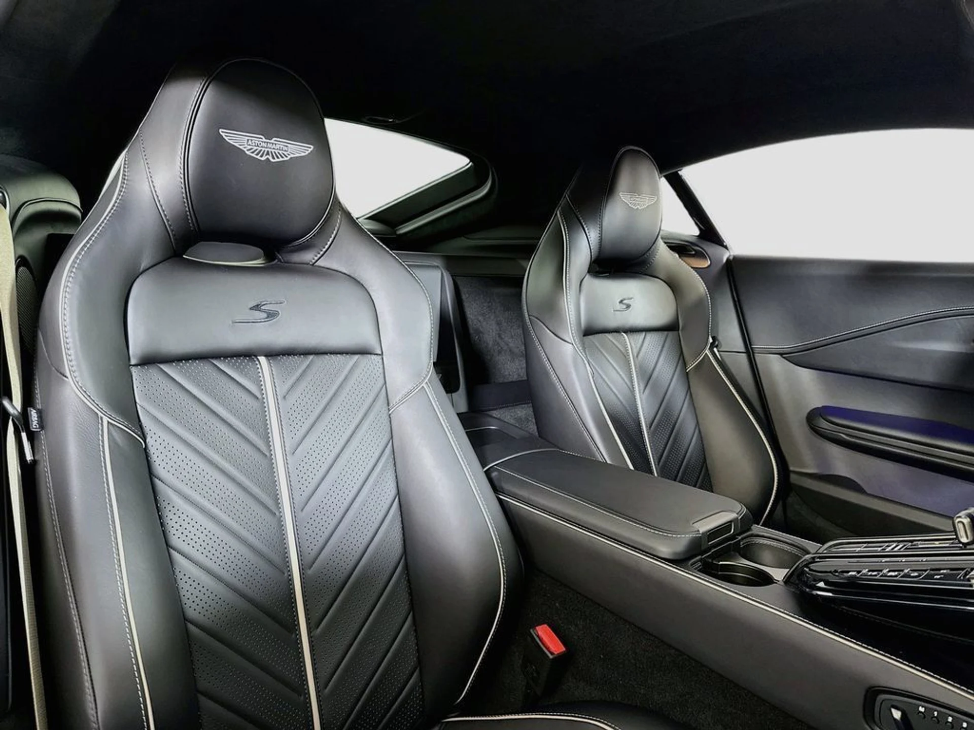 mph015_1816833602_new_2026_aston_martin_vantage_scoupe_11350_23067157_16_1024_ee7f38dddc