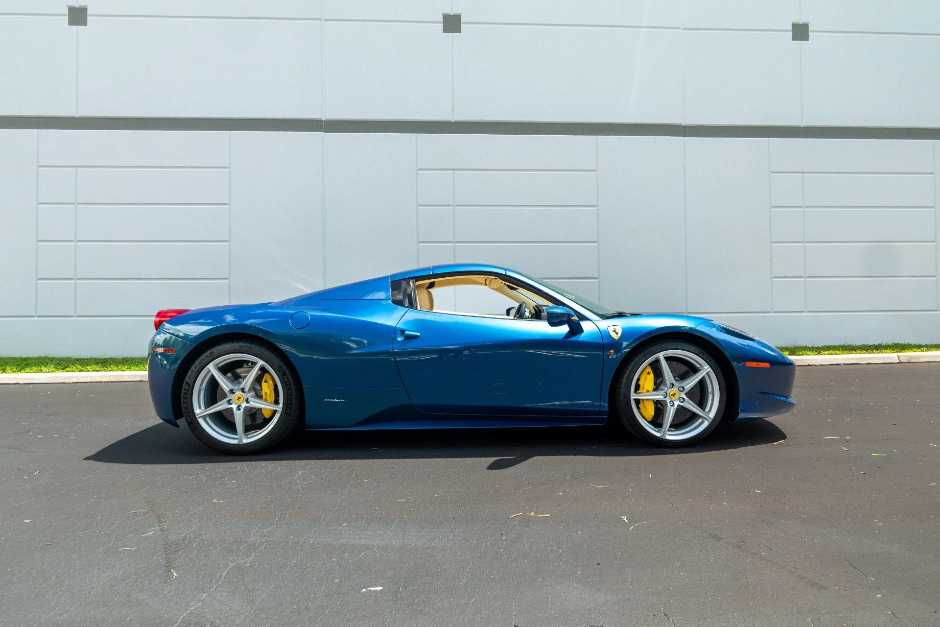 mph015_1817492415_Used_2014_Ferrari_458_Spider_1757965695_7cb11e06eb