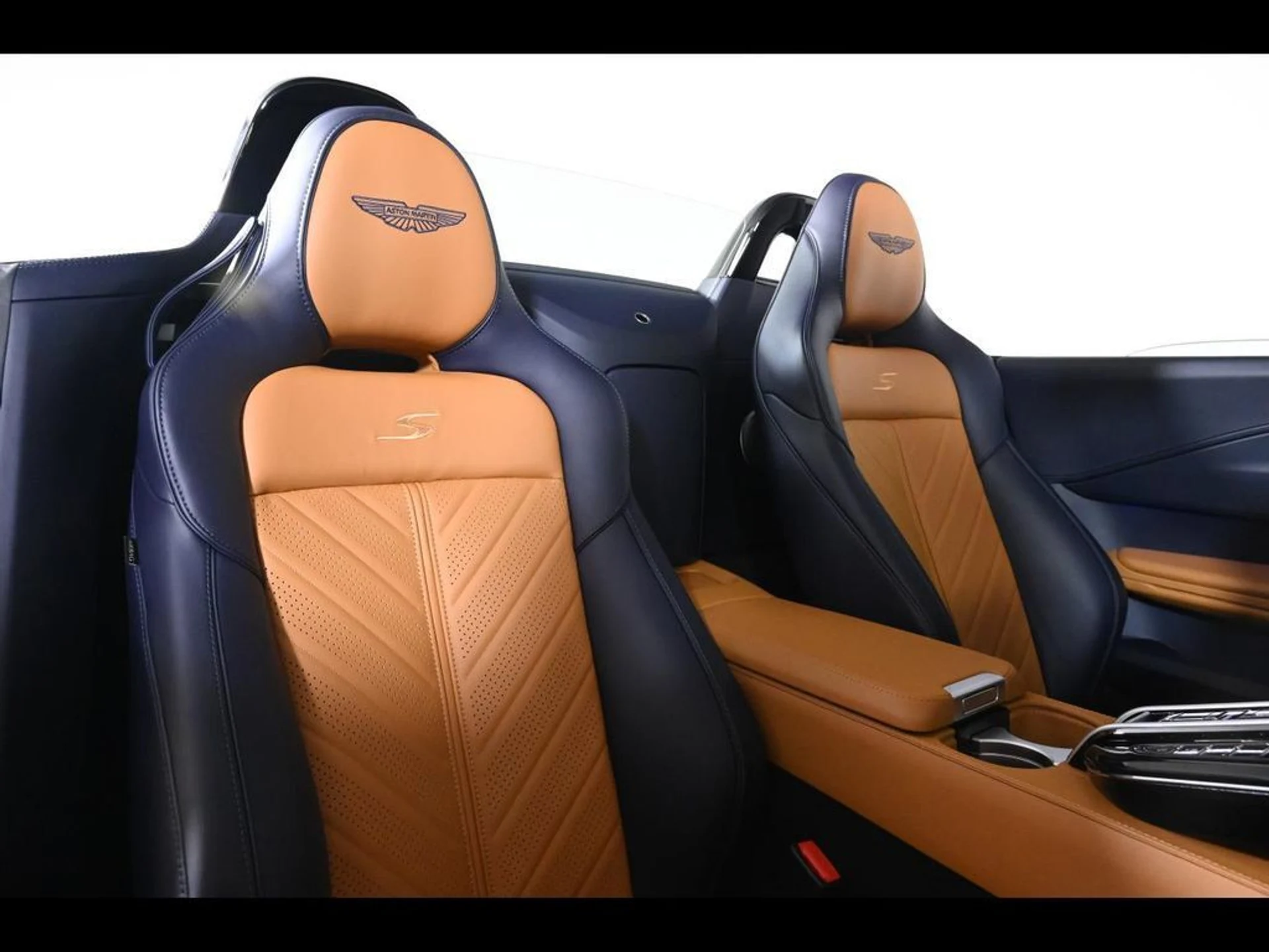 mph015_1821008170_new_2026_aston_martin_vantage_sroadster_11350_23075062_16_1024_52752890d7