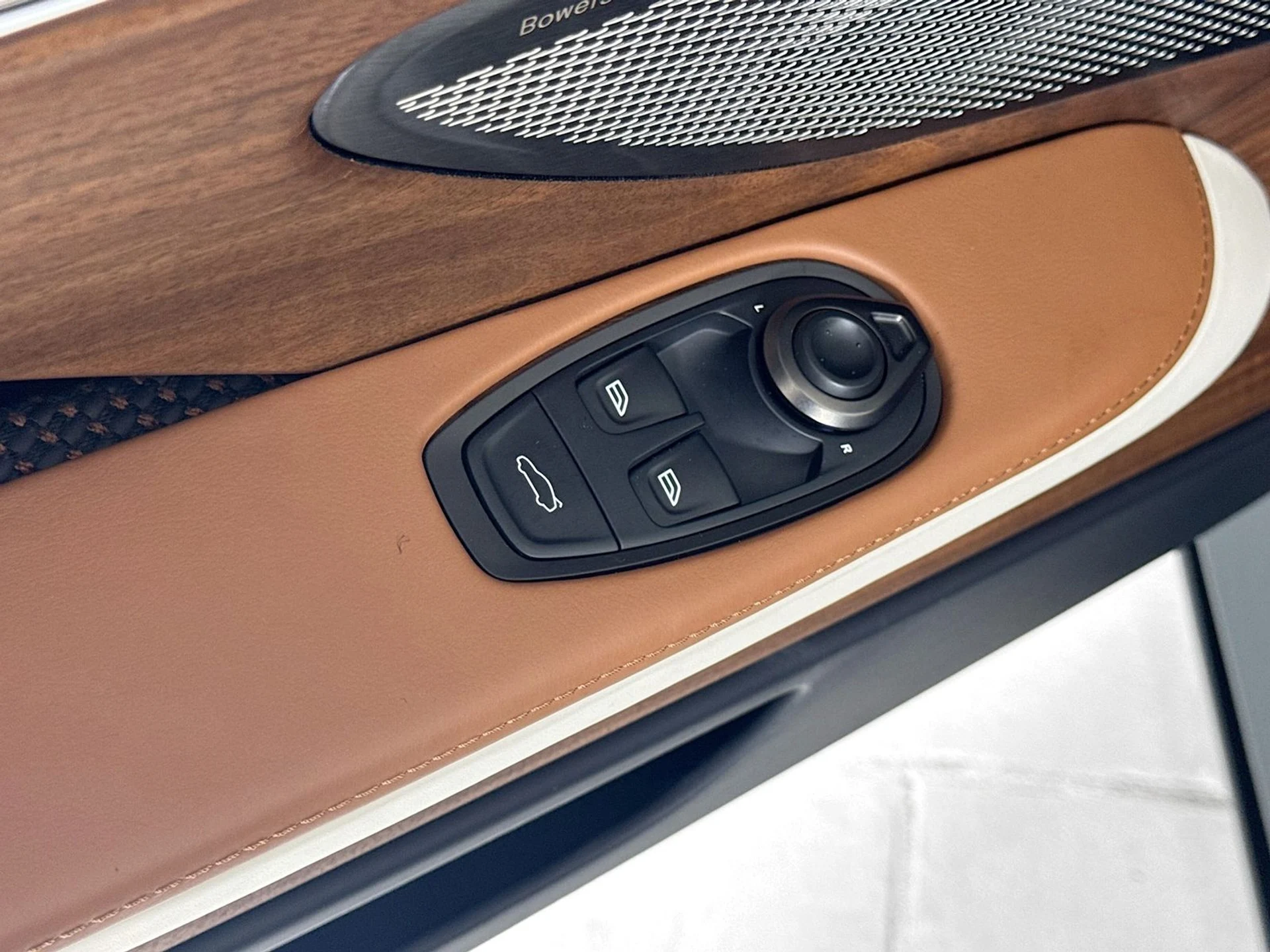 mph015_1821073619_56cb01badaa1331b93ab15ae93beeac0x_5c0c469bbc