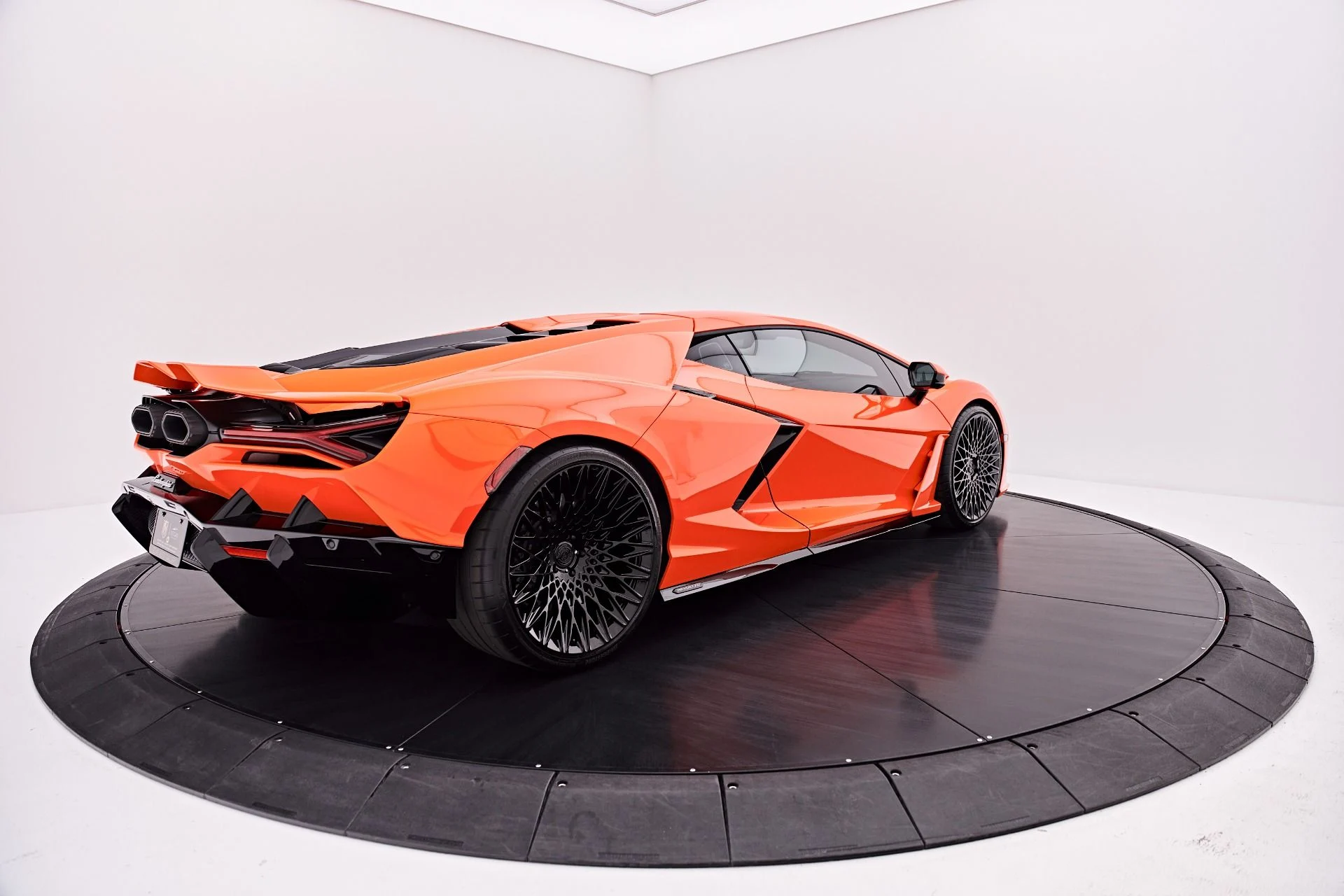 mph015_1827919439_Used_2024_Lamborghini_Revuelto_Base_1787792715_d8c98caba5