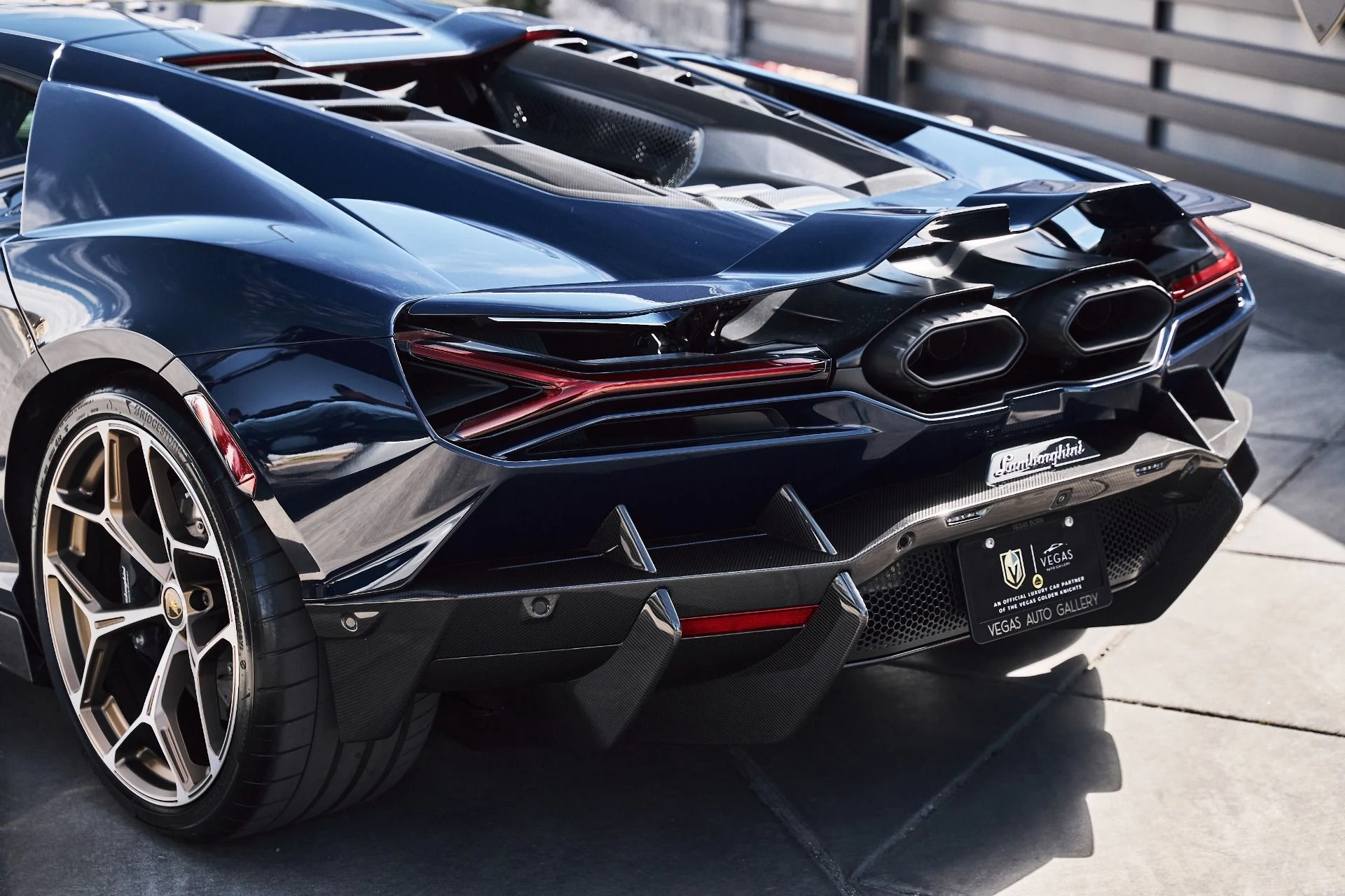 mph015_1828346322_Used_2025_Lamborghini_Revuelto_Base_1777078068_a1bc9fbb67