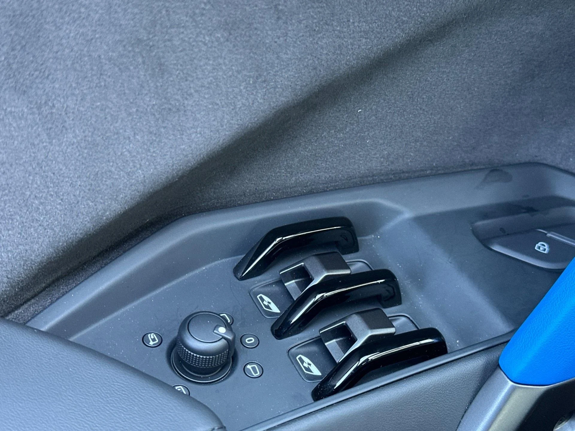 mph015_183287993_New_2025_Lamborghini_Revuelto_Coupe_1761898380_47d20f04ac