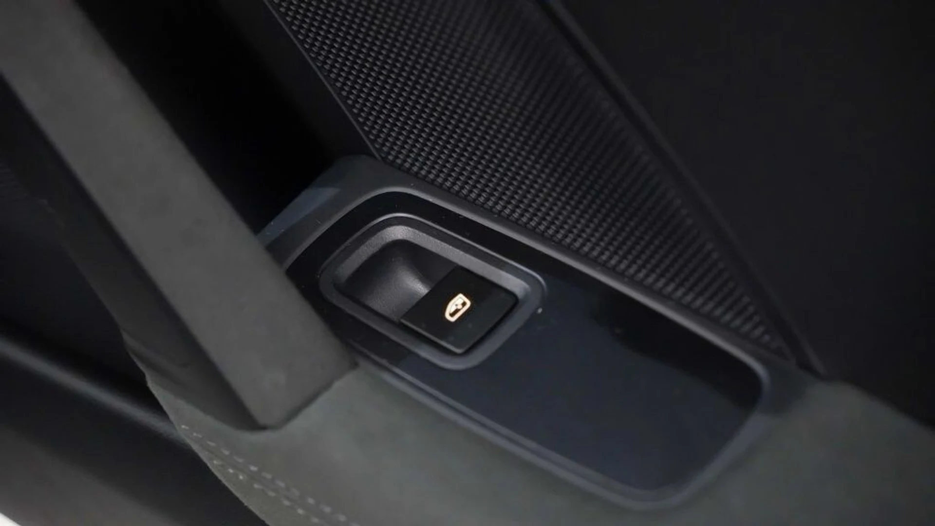 mph015_1832891376_950daf4673c94d6e5d96271d8e0e4729x_bc25d853af