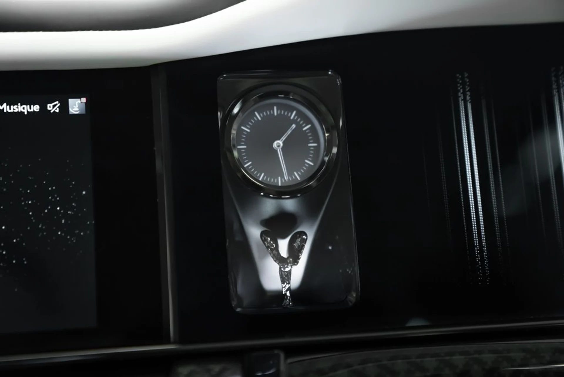 mph015_1845275397_rolls_royce_cullinan_2025_jpg_v_1773863537_982adb0551