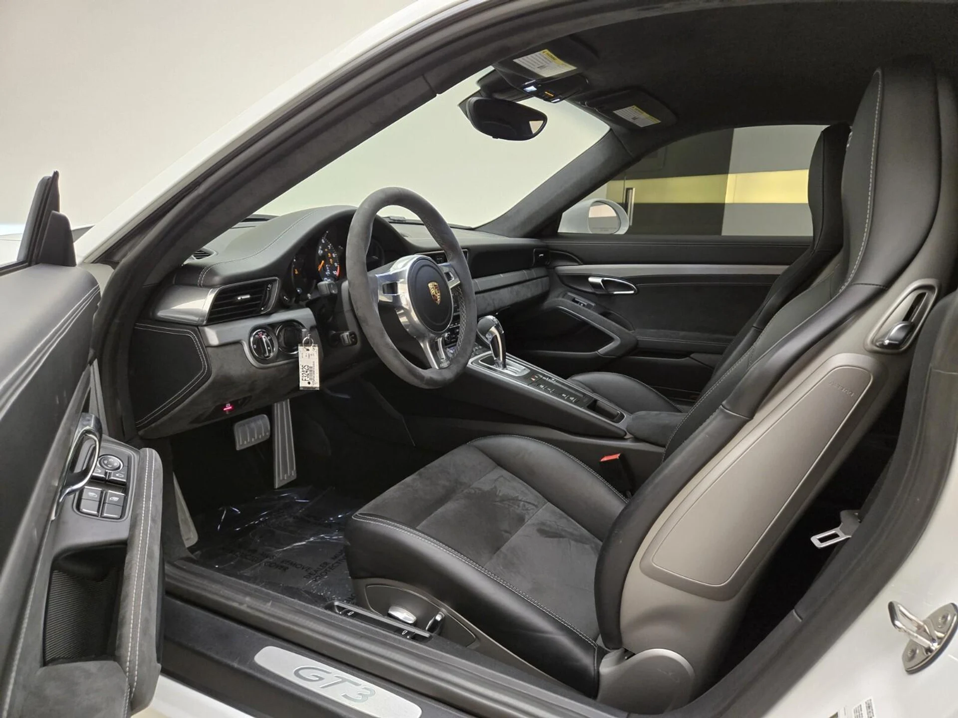 mph015_1846024163_Used_2015_Porsche_911_GT_3_1756192108_e78551b167