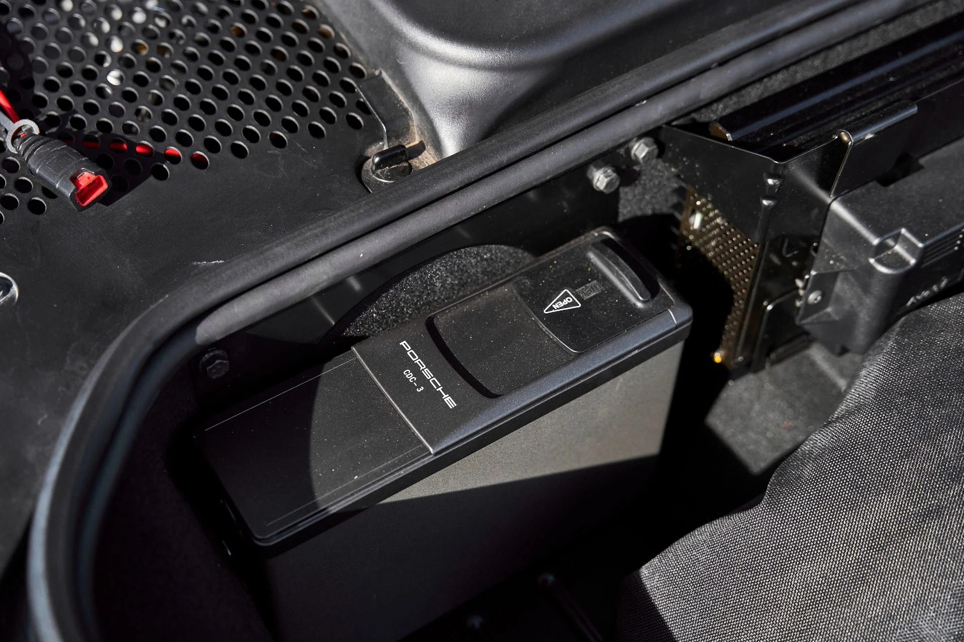 mph015_1848009330_Used_2002_Porsche_911_Carrera_1766458407_13161dddd4