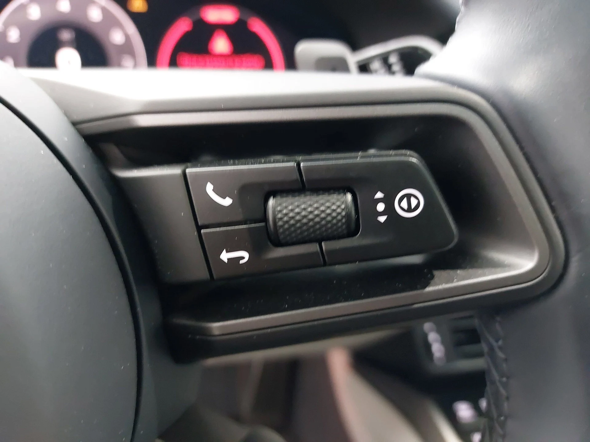 mph015_1851017073_6354d590b7e8834636f4b05b0b39d482x_1e9299b2ce