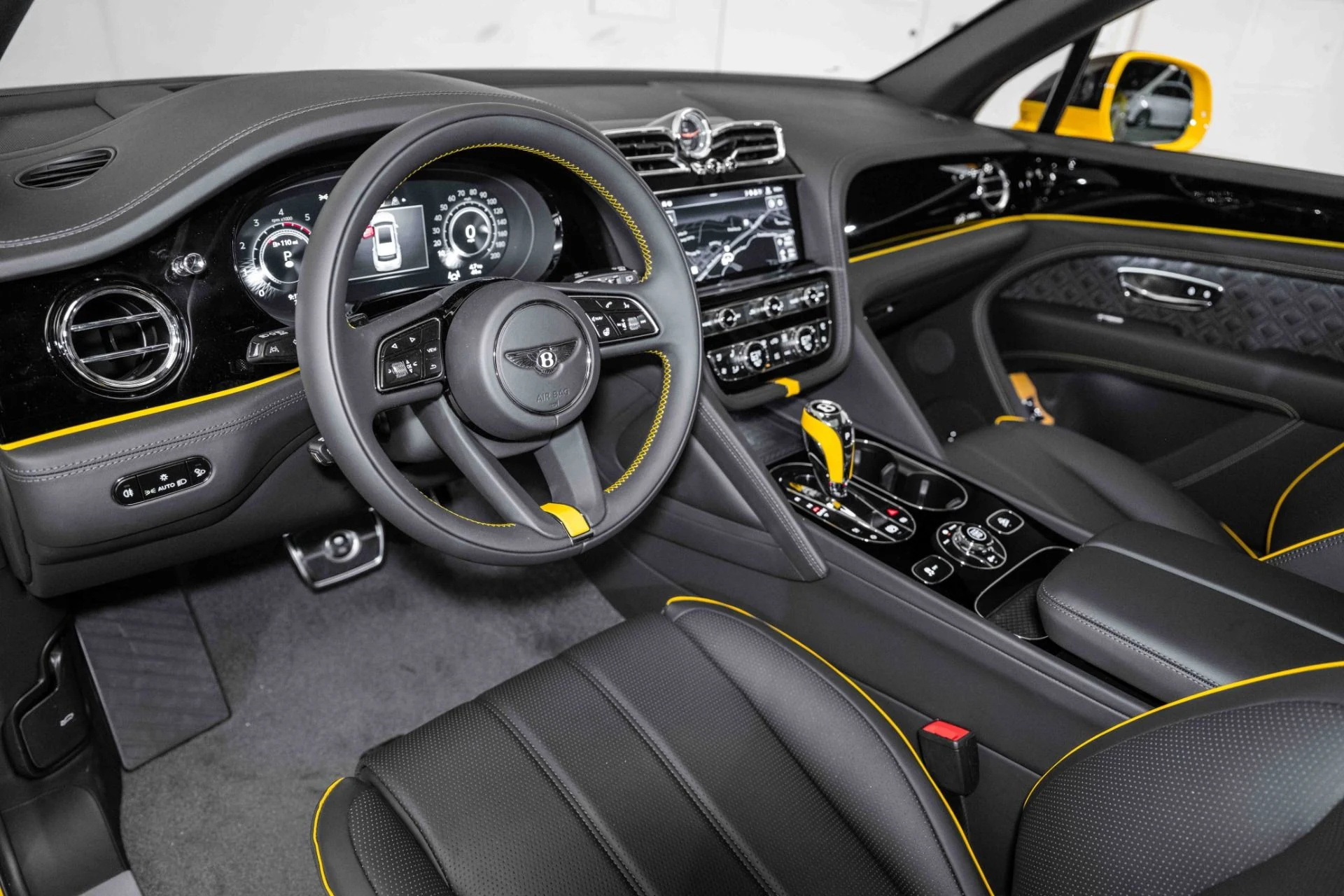 mph015_1854423198_Used_2024_Bentley_Bentayga_Azure_V8_1721581484_ef59f5c97b