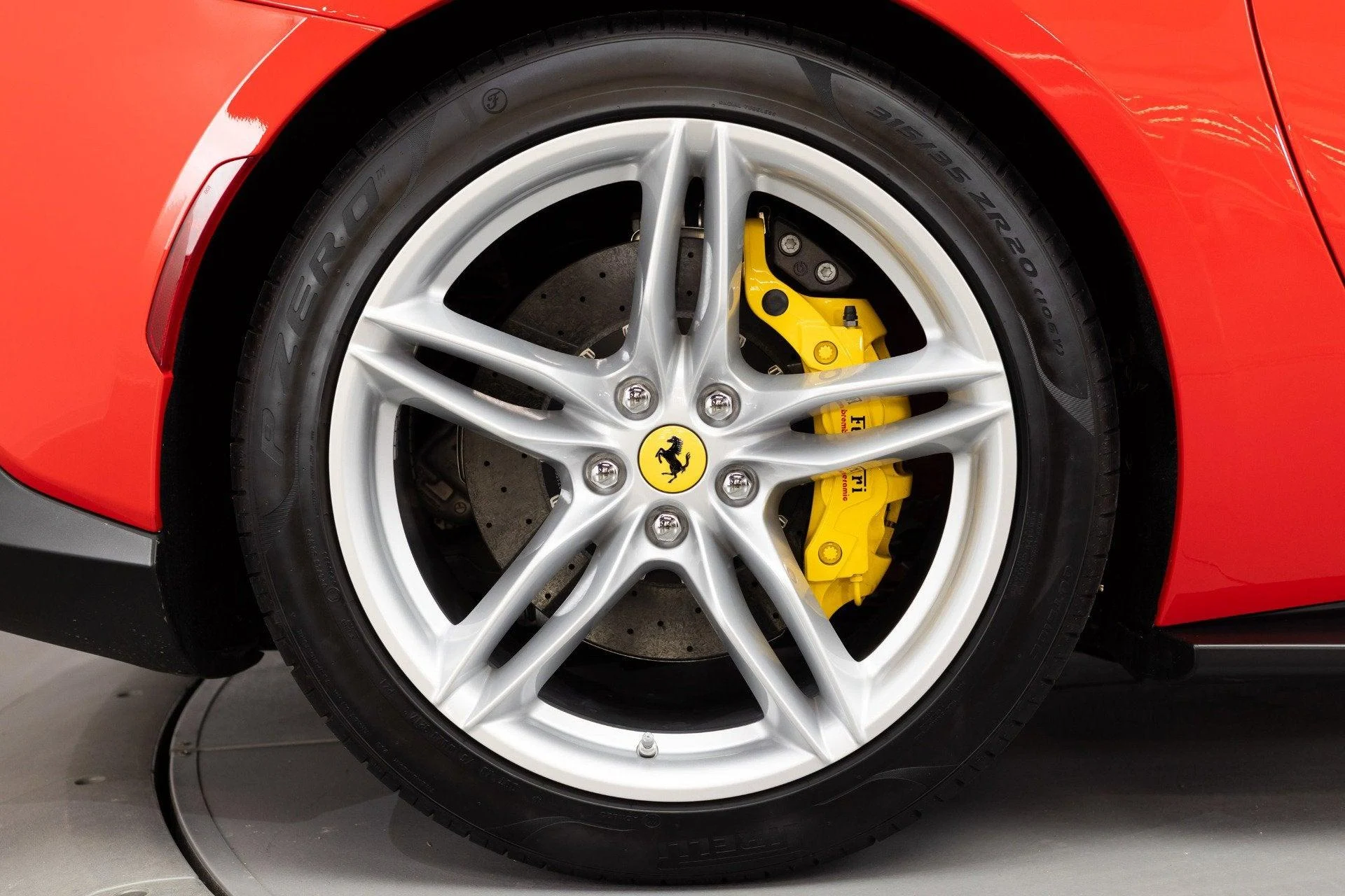 mph015_1856960672_Used_2018_Ferrari_812_Superfast_1777368497_5a7ee71ce1