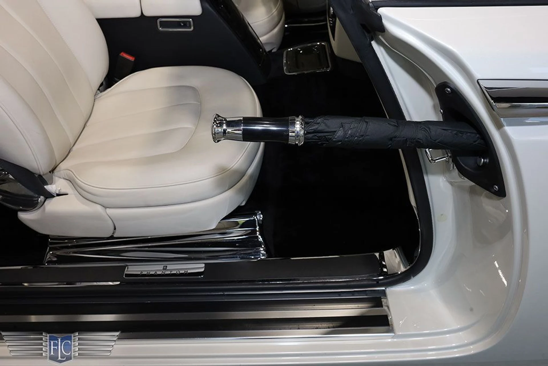 mph015_1867601472_used_2013_rolls_royce_phantom_drophead_coupe_9689_22223521_16_1024_7c0a556135