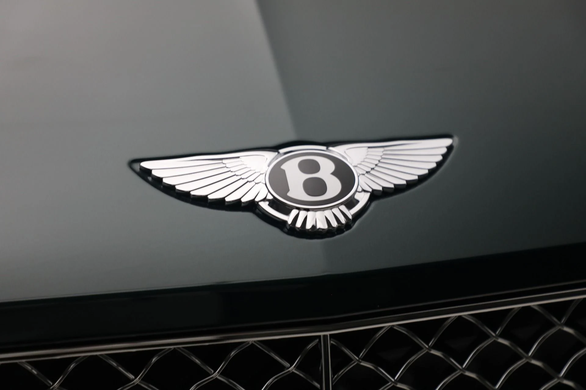mph015_1868721833_Used_2023_Bentley_Bentayga_Azure_Hybrid_37a7f3816d
