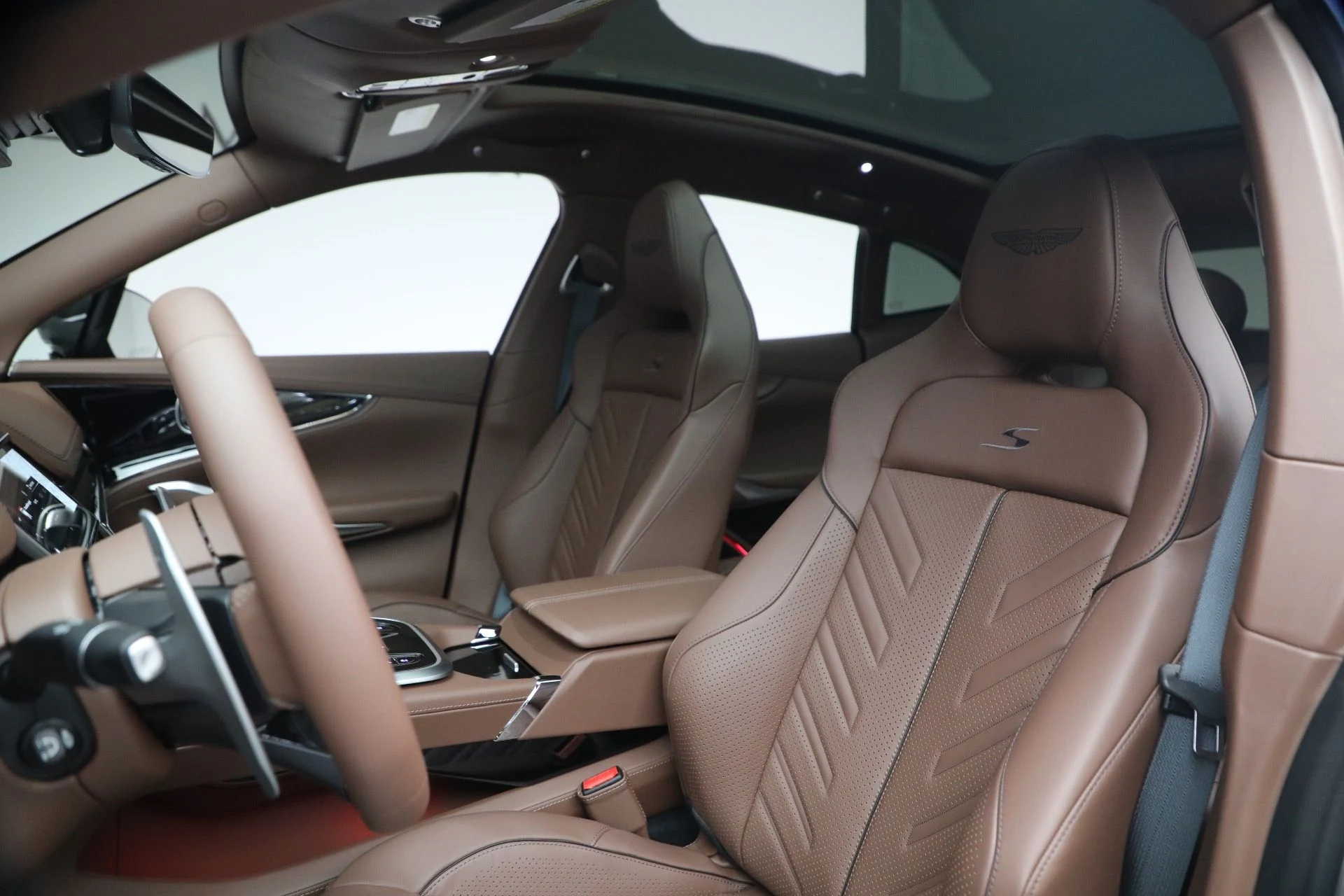 mph015_1875616675_New_2026_Aston_Martin_DBX_S_1765053352_6b0c44cfe2