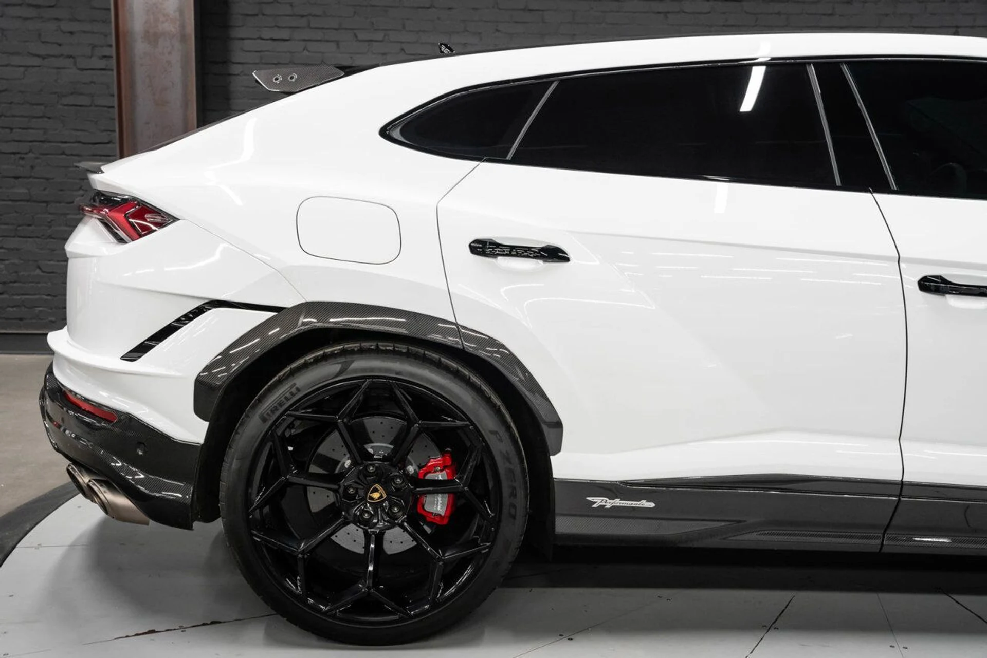 mph015_1876596139_lamborghini_urus_2023_2896ed7f1d