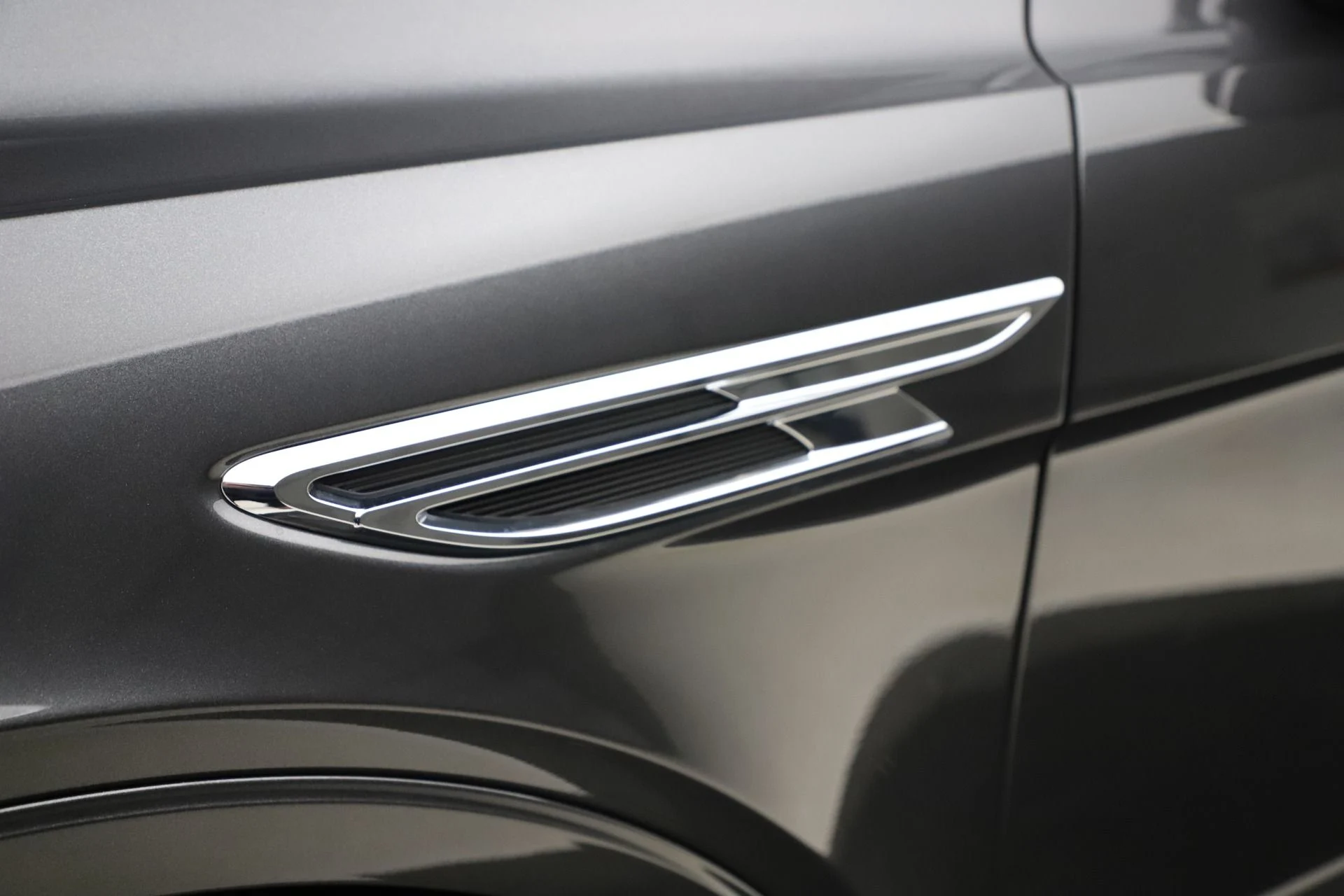 mph015_1876678589_Used_2021_Bentley_Bentayga_V8_1610148203_1b6511c7e2