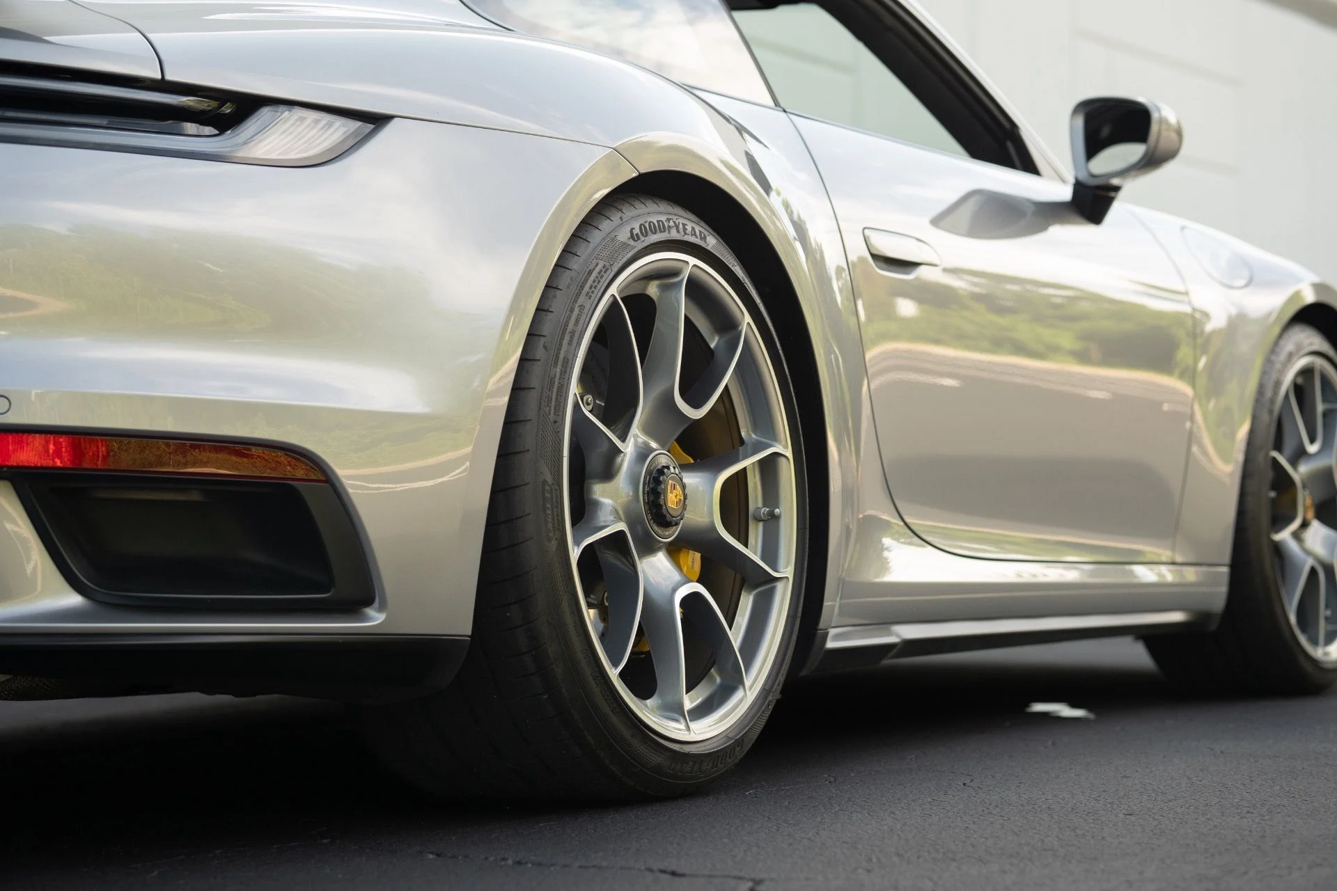 mph015_1880191773_Used_2021_Porsche_911_Turbo_S_1758737347_d8f9c9a540