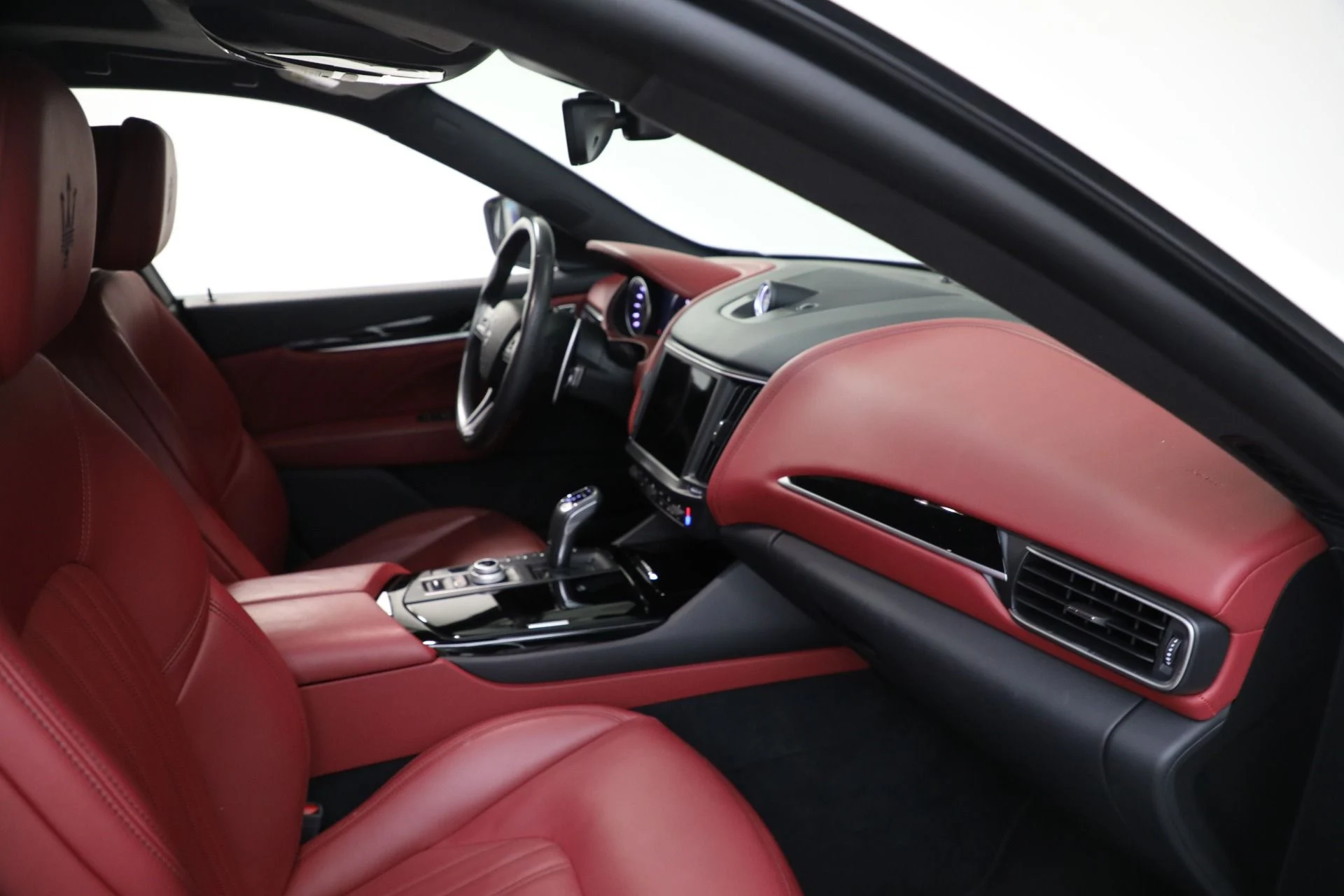 mph015_1889204657_Used_2022_Maserati_Levante_Modena_1761157325_c77d44e46b