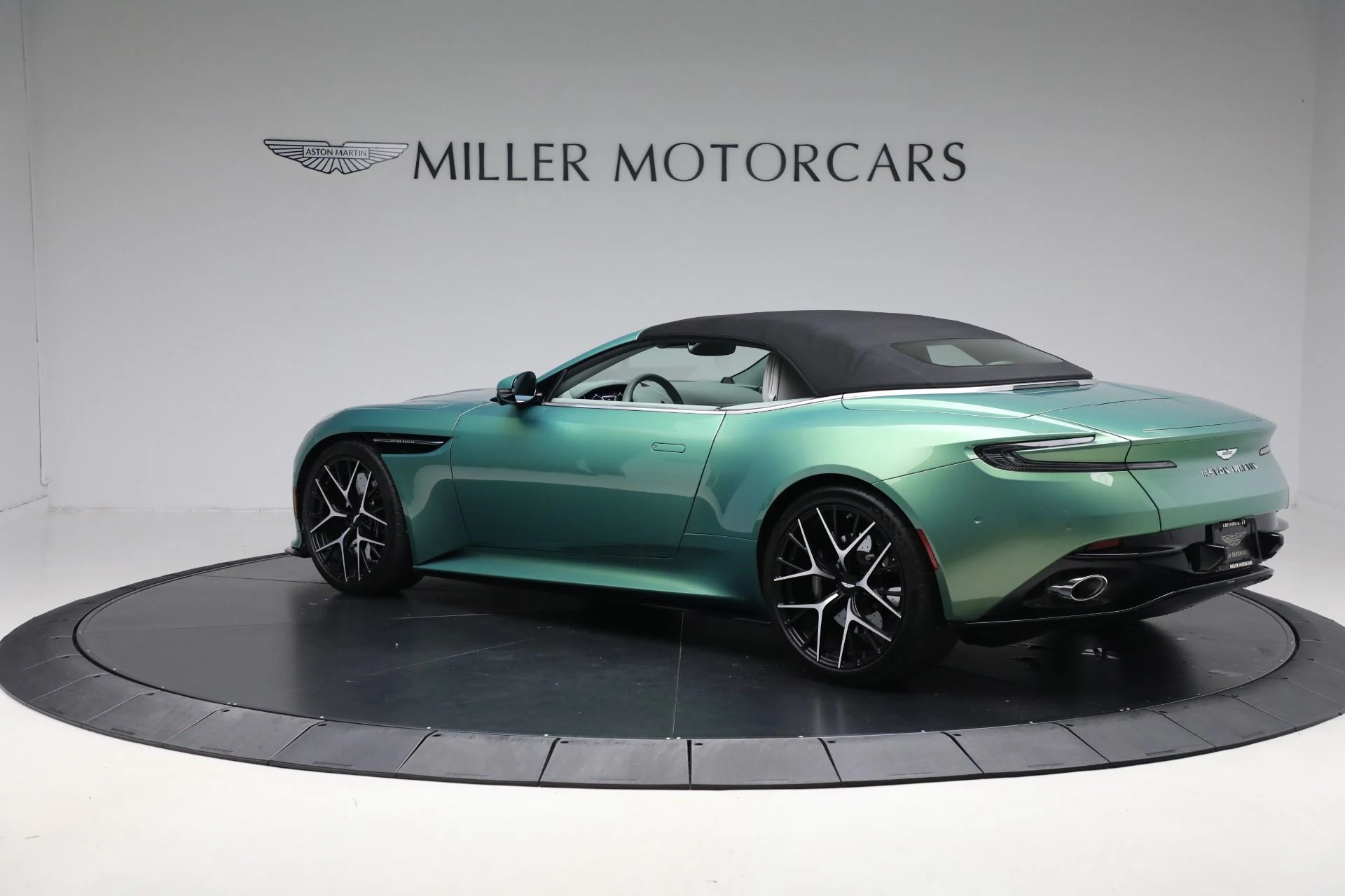 mph015_1890436227_New_2025_Aston_Martin_DB_12_Volante_7b7be28cf7