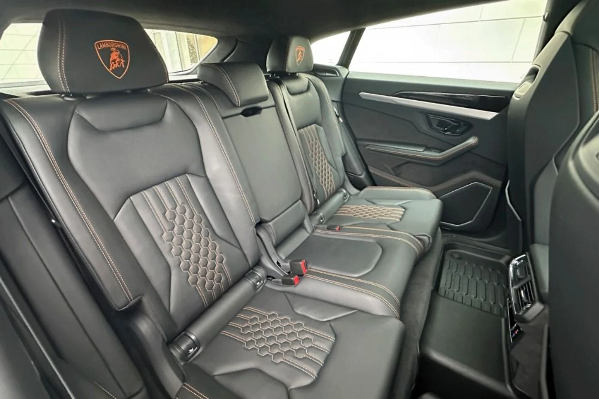 mph015_1891505526_New_2025_Lamborghini_Urus_SE_1765782567_414a5a339f