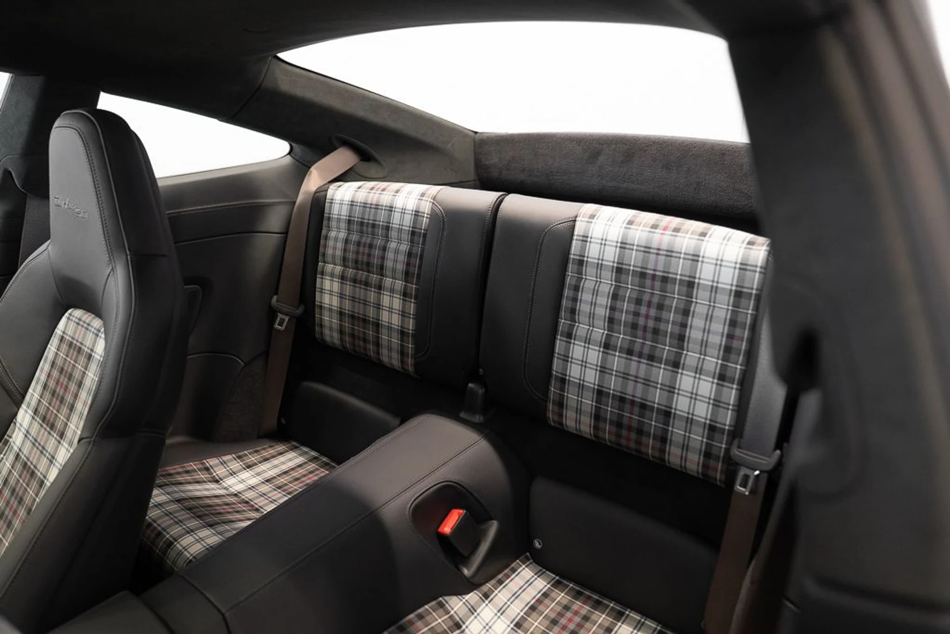 mph015_189314874_porsche_911_2025_jpg_v_1774622497_41991028a6