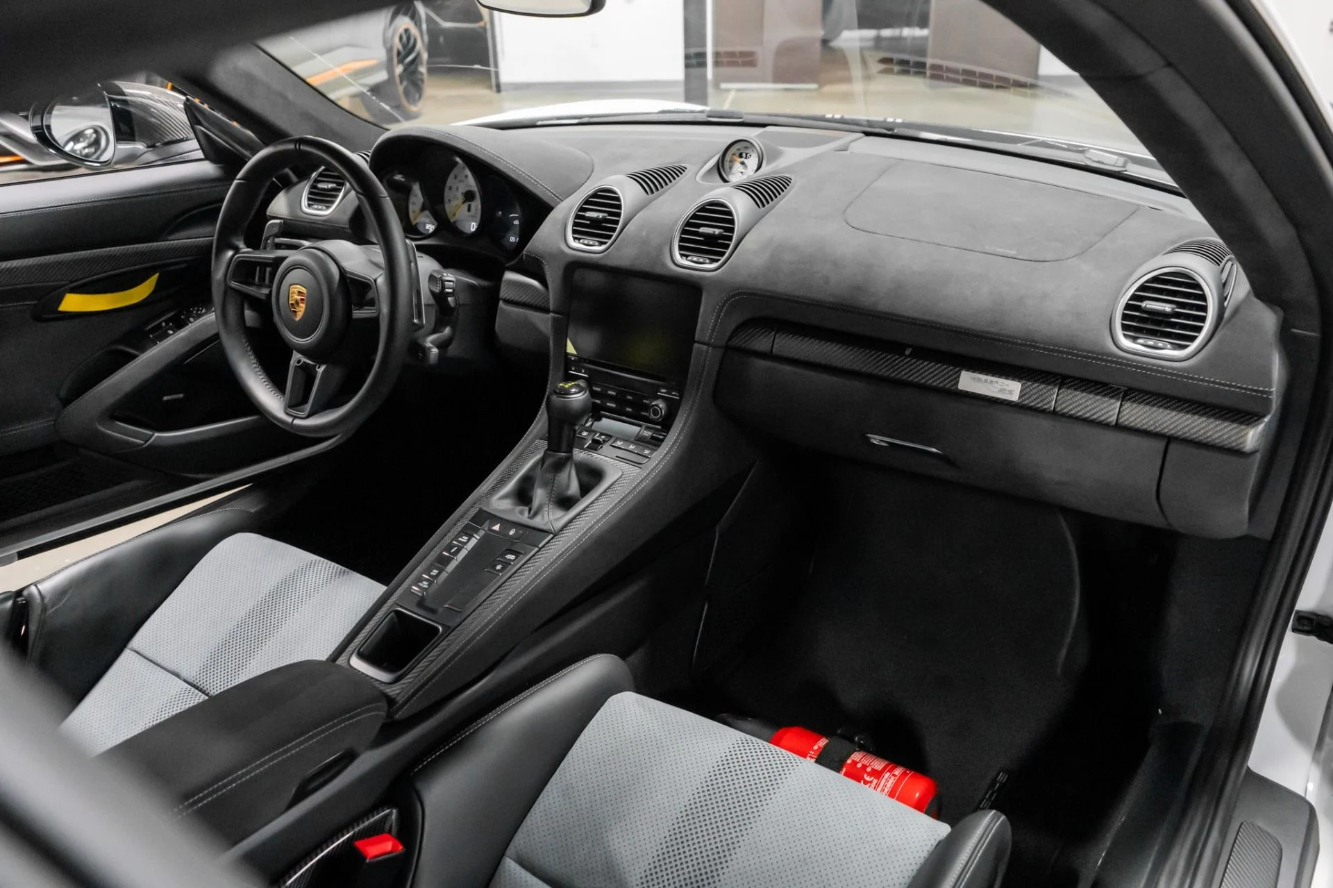 mph015_1899036144_Used_2023_Porsche_718_Cayman_GT_4_RS_Weissach_1757357596_0131a576fb