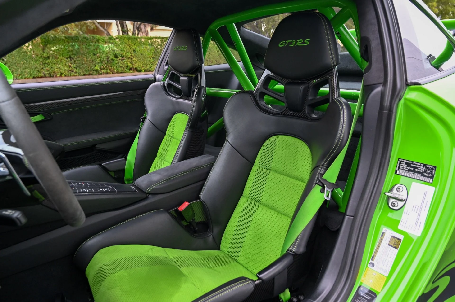 mph015_1910033951_Used_2019_Porsche_911_GT_3_RS_1778272615_f6f7ef4890