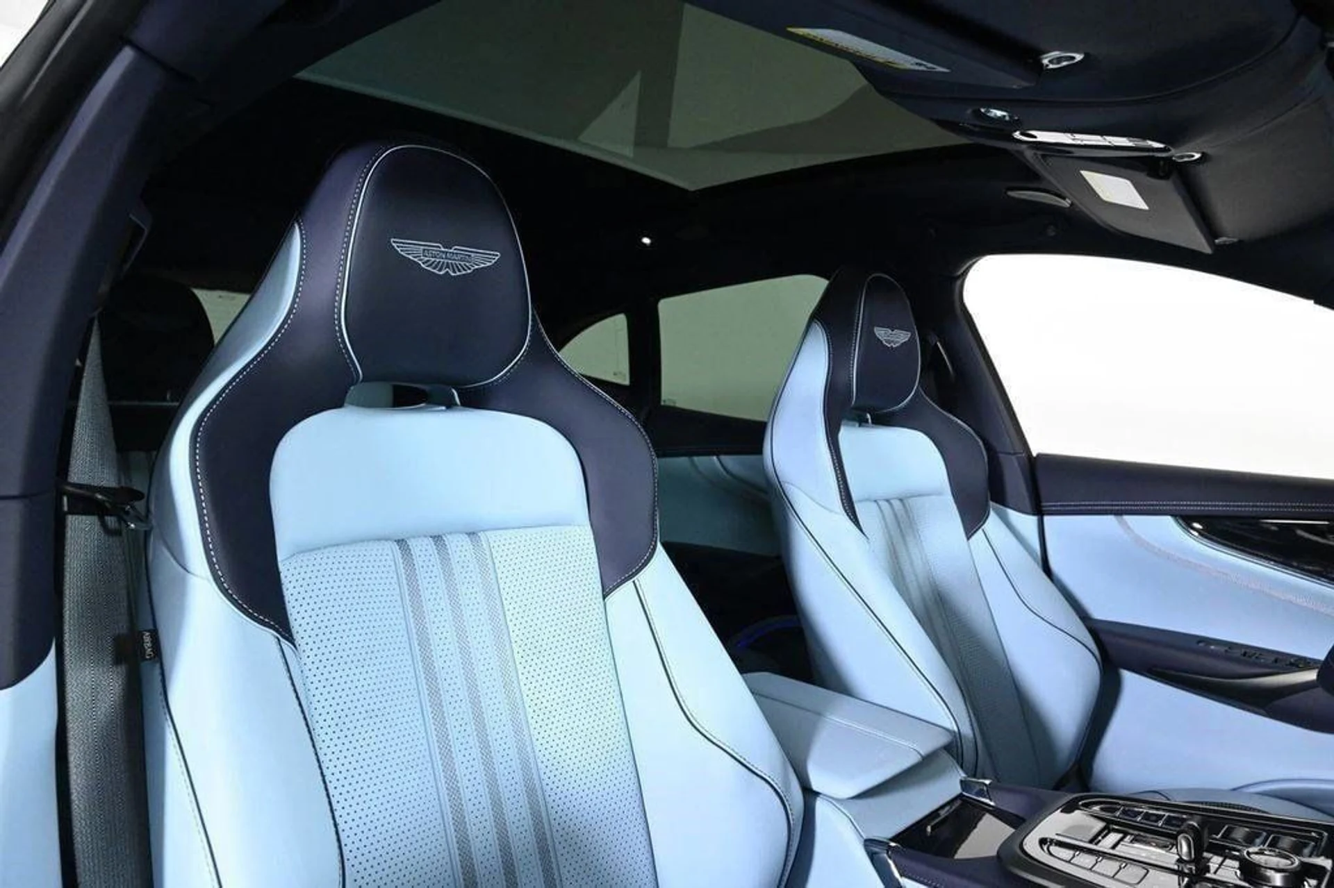 mph015_1912920380_new_2025_aston_martin_dbx_707awd_11350_22854658_15_1024_7981bef819
