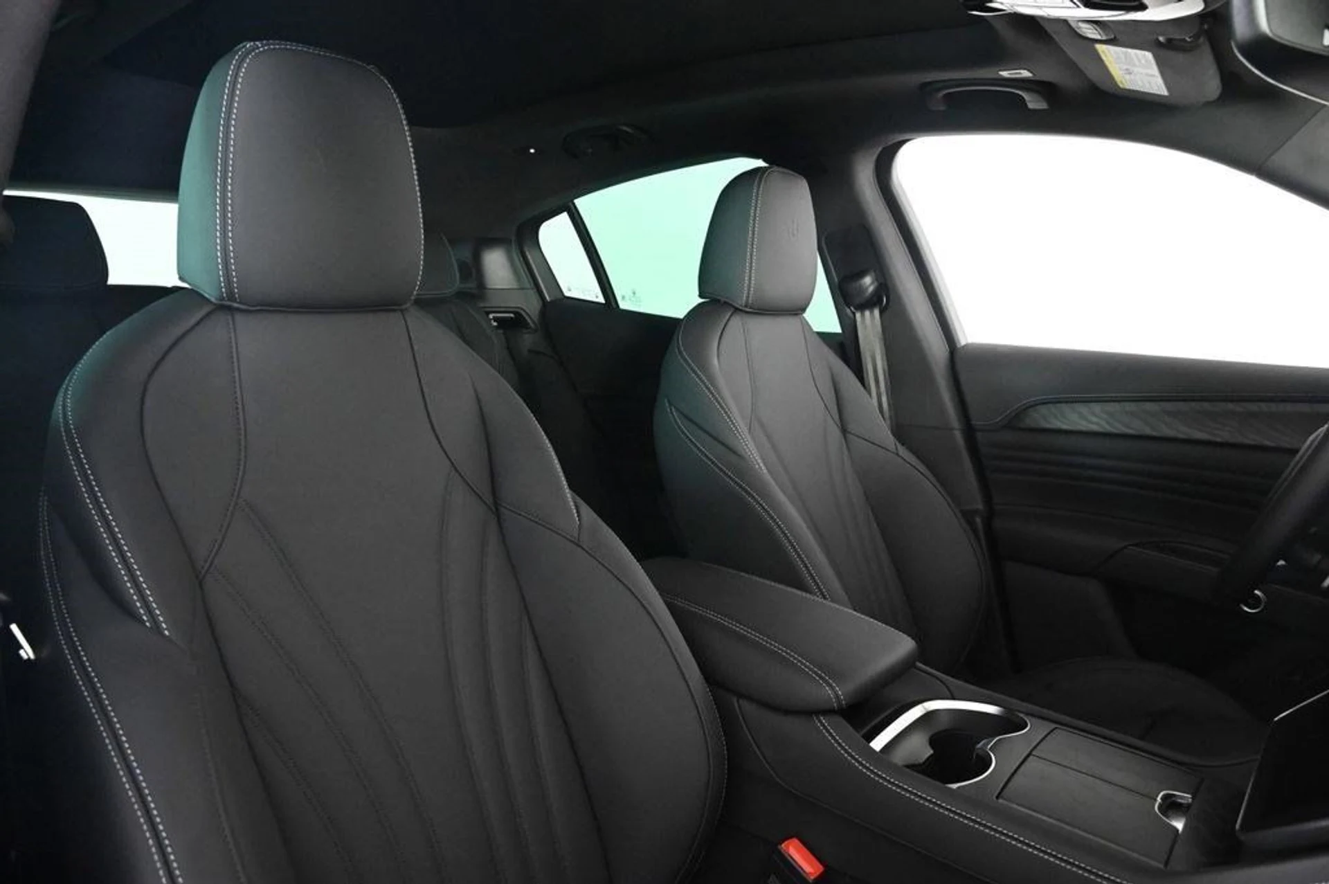 mph015_1915271183_new_2025_maserati_grecale_awd_11350_22975686_15_1024_61c299fcc5