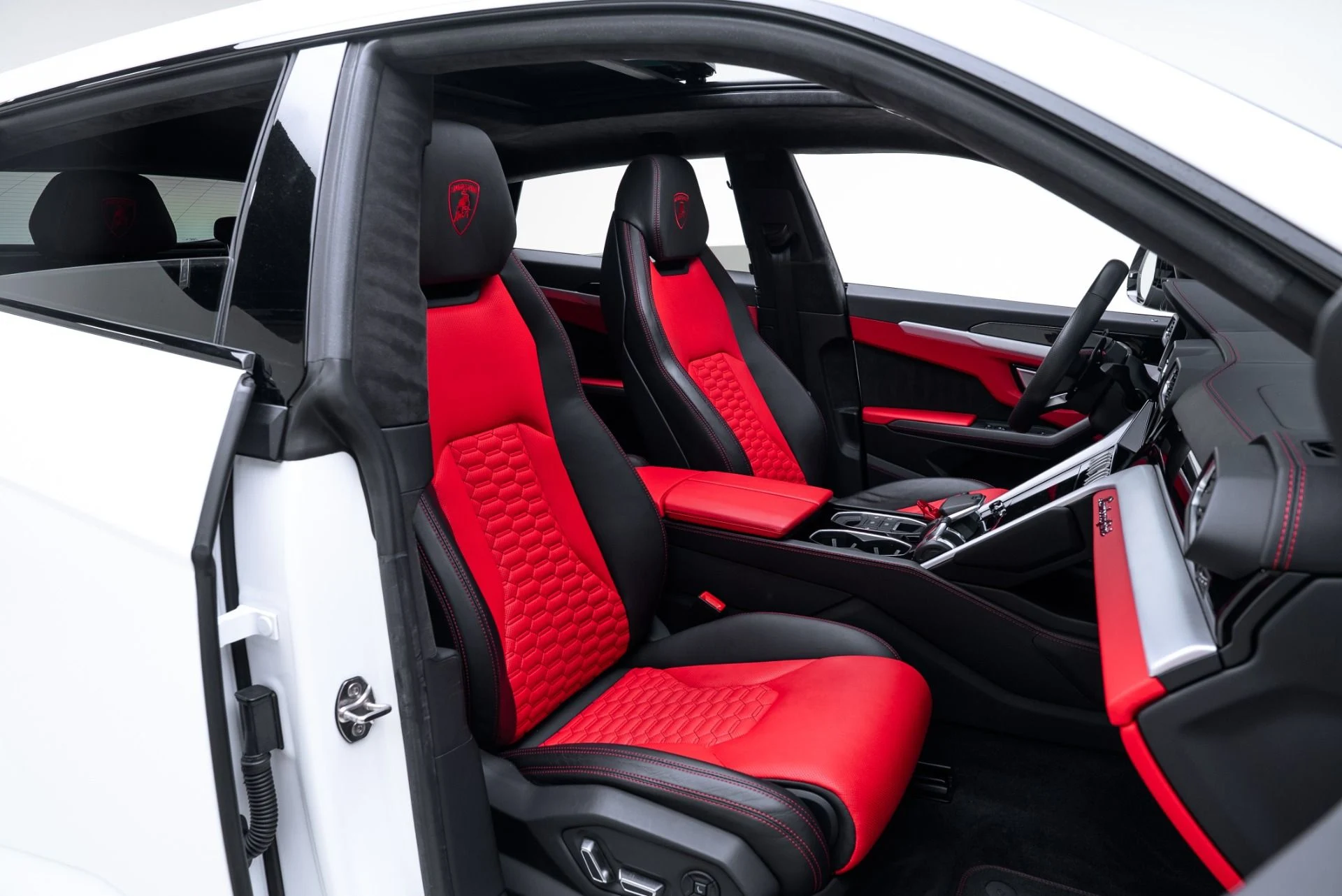 mph015_1917561869_Used_2021_Lamborghini_Urus_1775759137_de6da360aa