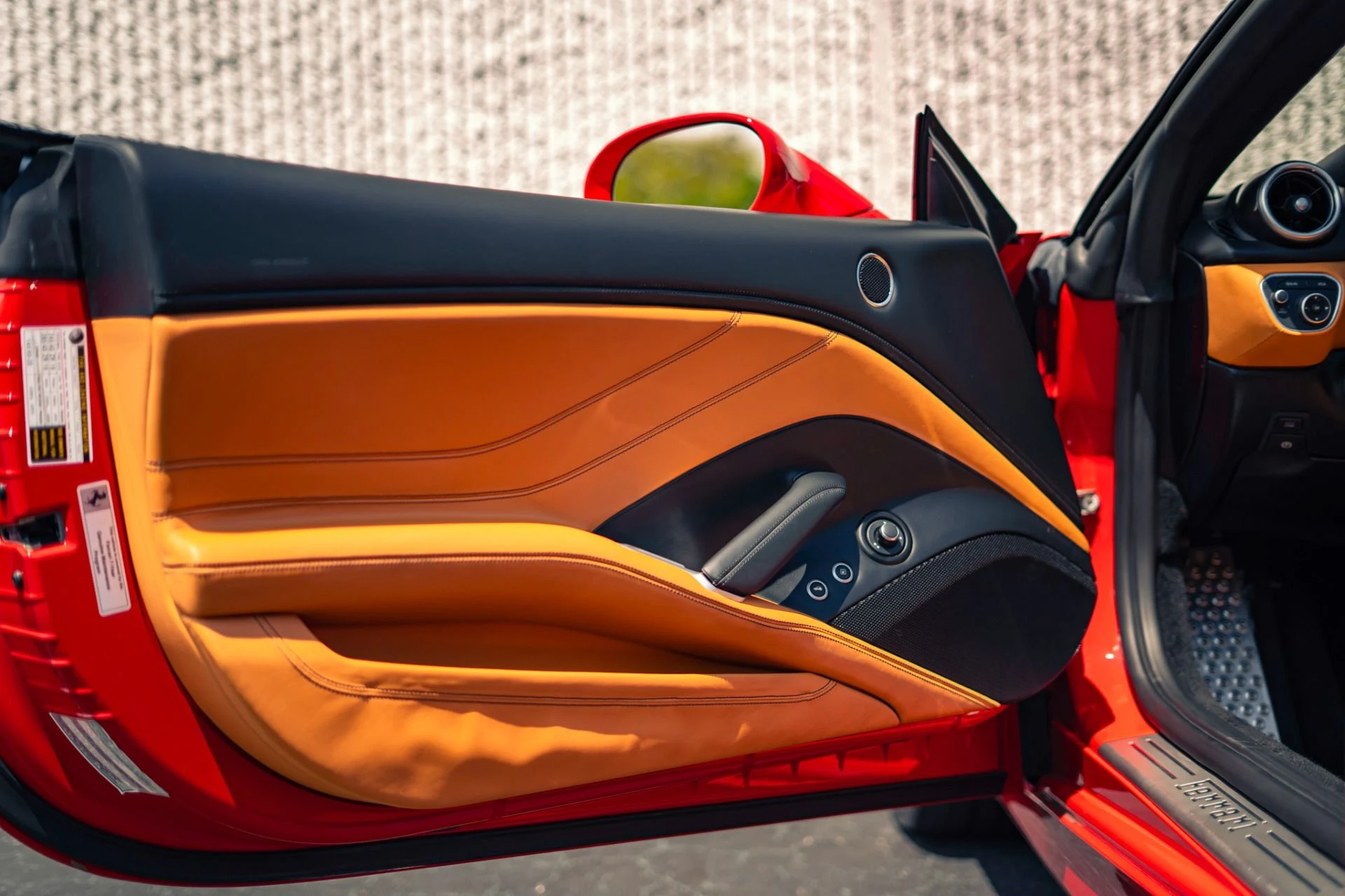 mph015_1917627243_Used_2016_Ferrari_California_T_1777481400_8cae1ad520