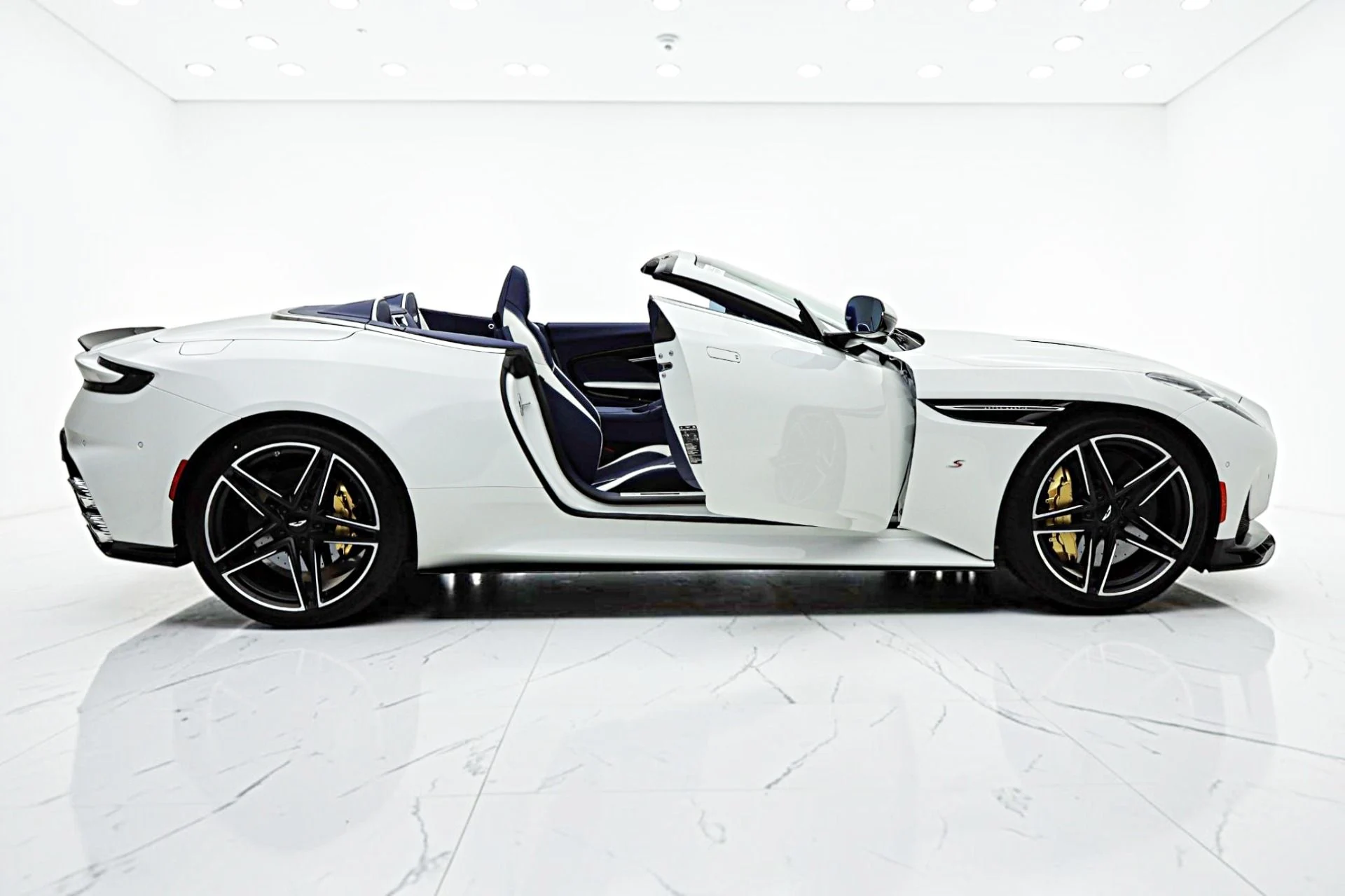 mph015_192980981_New_2026_Aston_Martin_DB_12_S_Volante_05d9675960