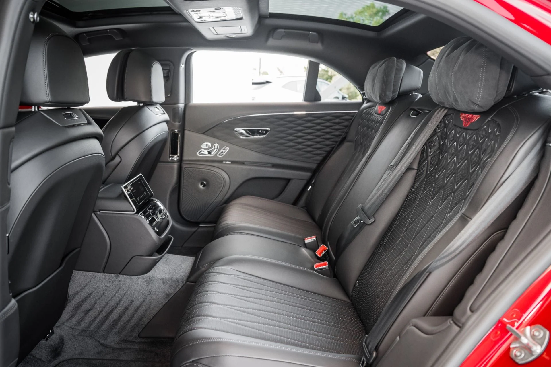 mph015_1936642859_Used_2022_Bentley_Flying_Spur_V8_1694798625_2008db7c9a