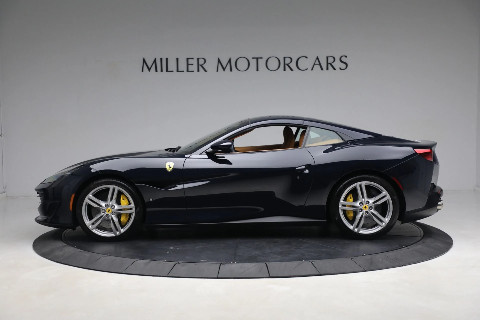 mph015_1944508134_Used_2019_Ferrari_Portofino_4fb4282323
