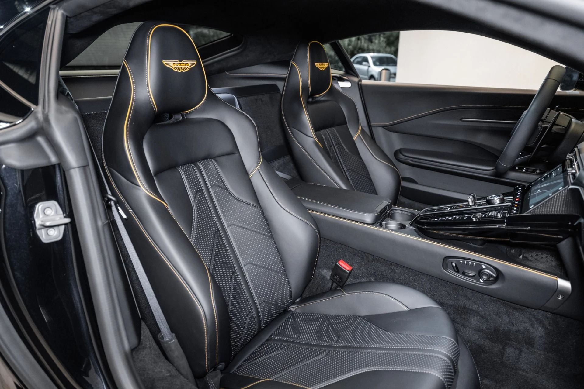 mph015_1948175003_New_2026_ASTON_MARTIN_VANTAGE_1759283584_cffbcc889f