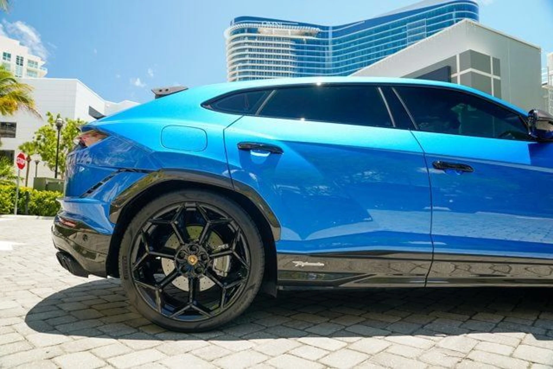 mph015_1957370579_used_2024_lamborghini_urus_performanteawd_14354_22887761_16_640_794e5c7c79