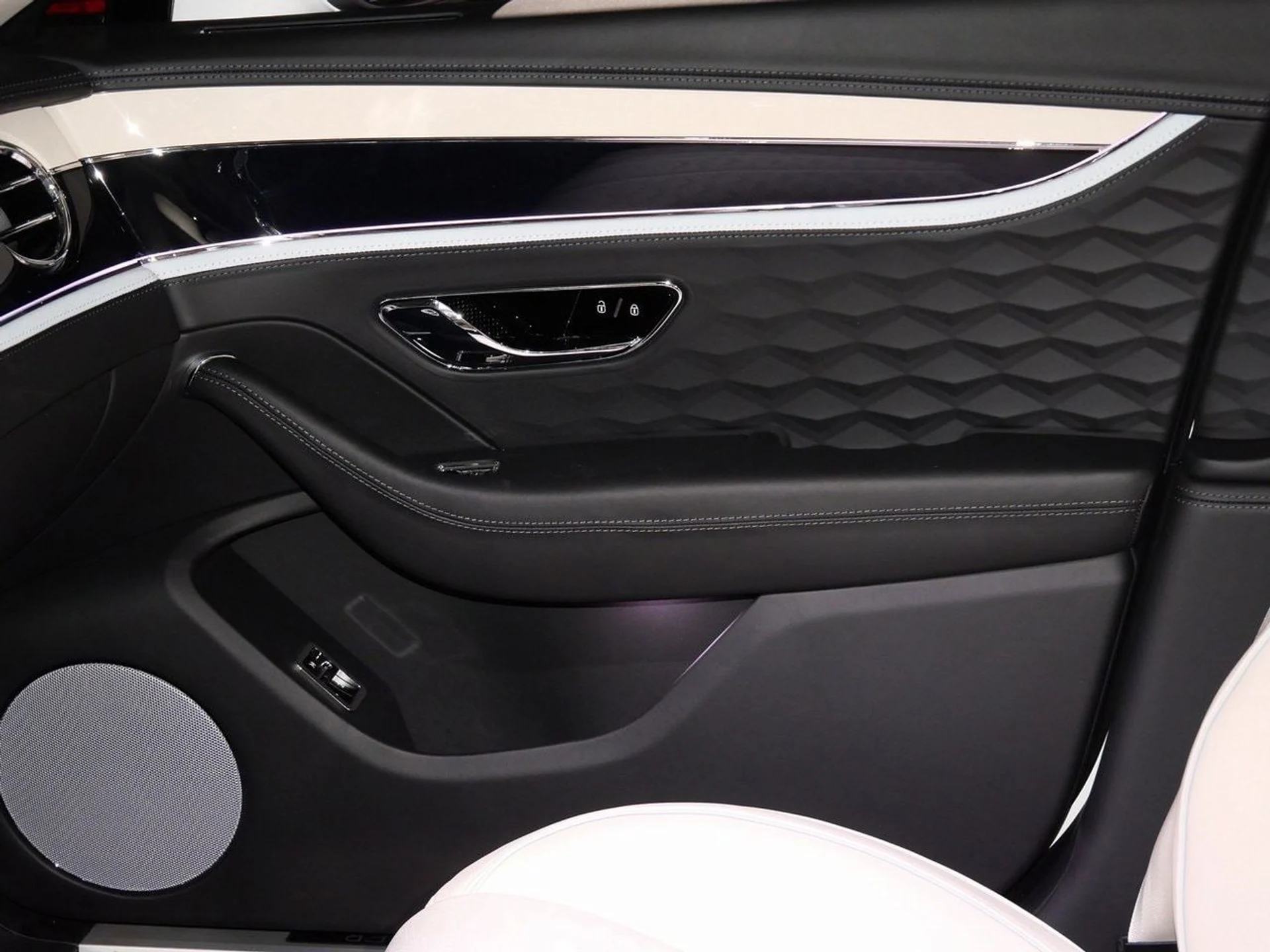 mph015_1970276646_21f320fdc48b823ff52276406024e121x_395ef87edb